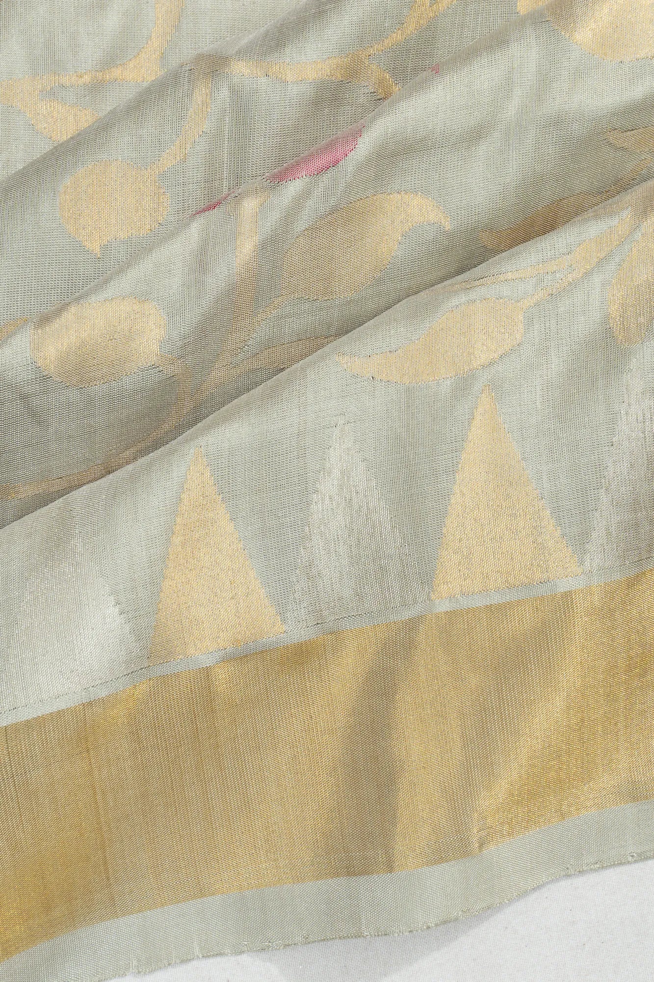Uppada Silk All Over Jamdani Pastel Grey Saree
