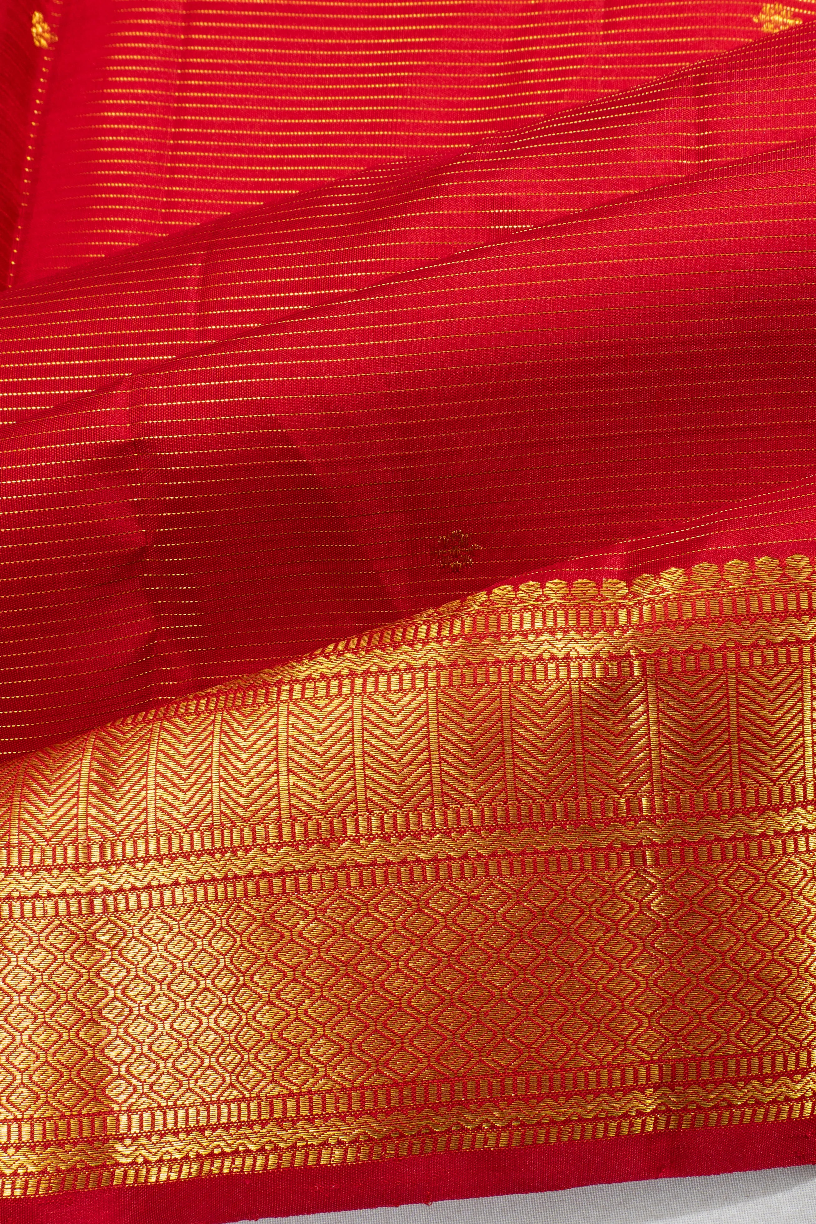 Kanchipuram Silk Oosi Lines And Butta Red Saree