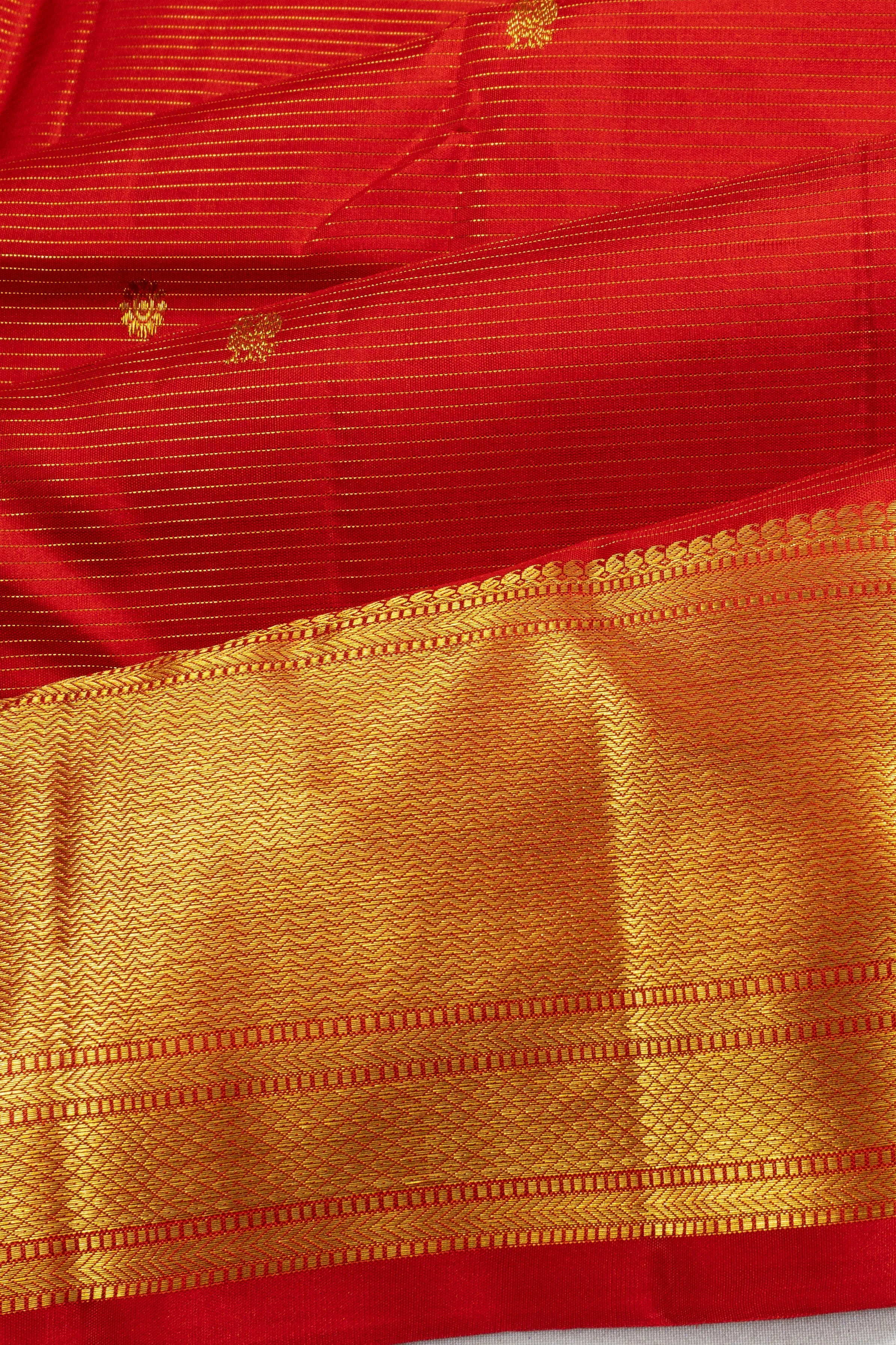 Kanchipuram Silk Oosi Lines And Butta Red Saree