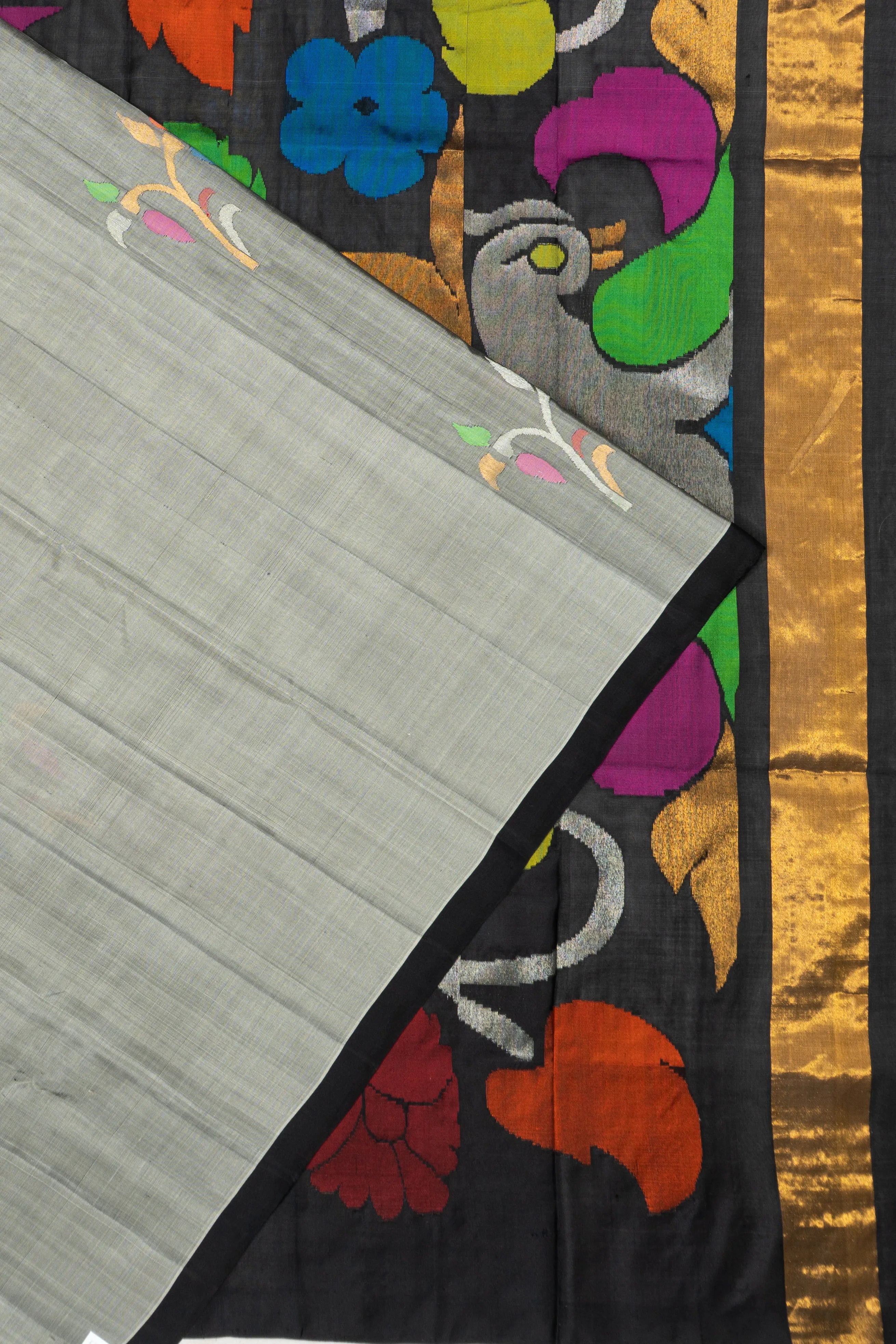 Uppada Silk Butta Grey Saree With Jamdani Pallu