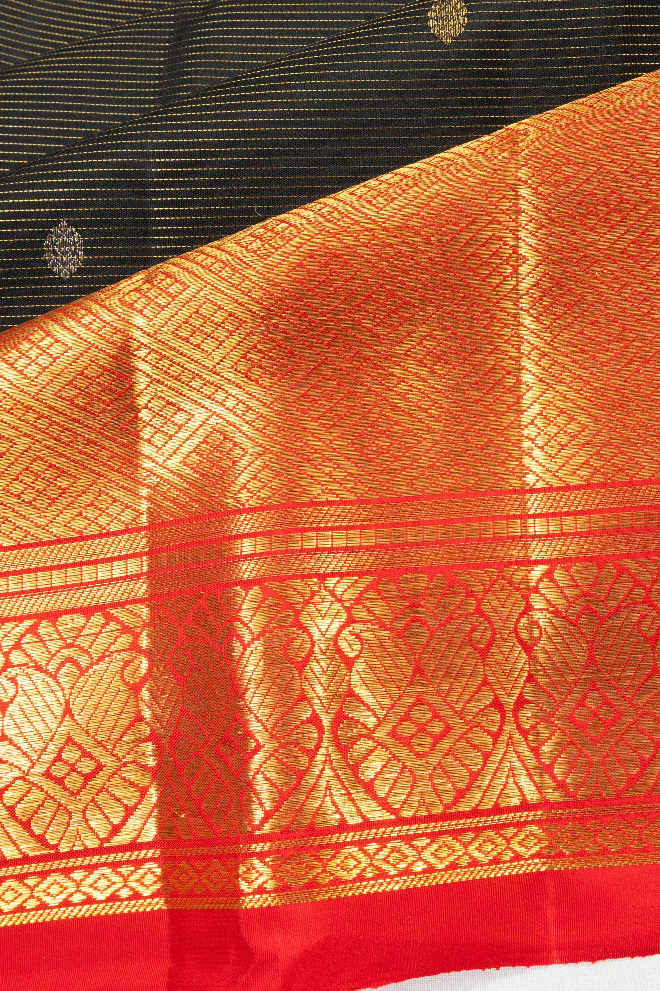 Kanchipuram Silk Oosi Lines And Butta Black Saree