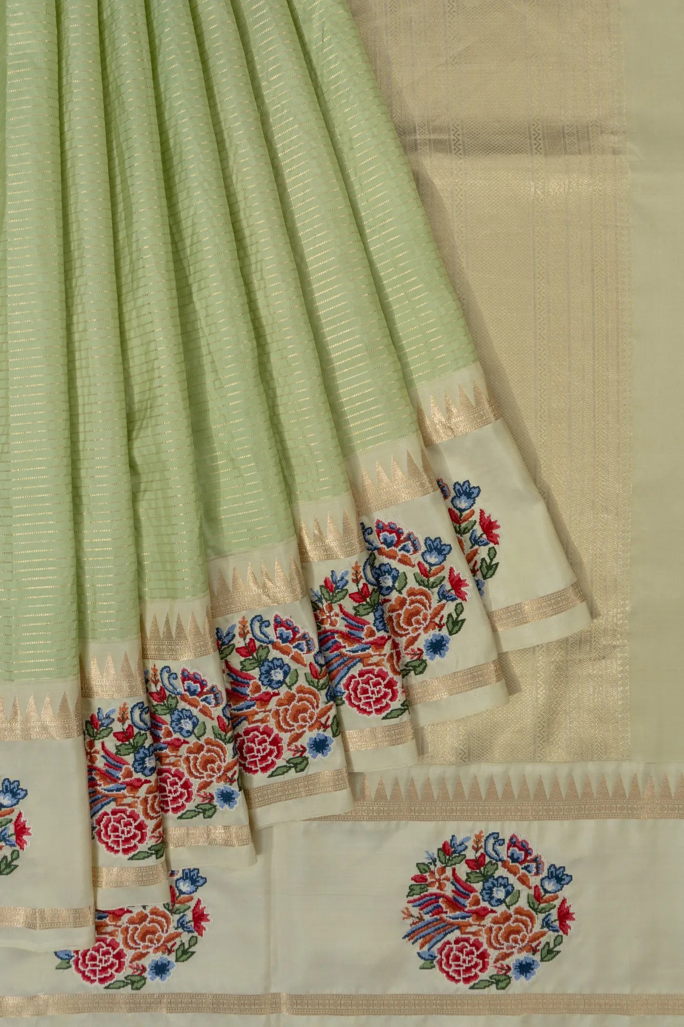 Kanchipuram Silk Horizontal Lines Pastel Green Saree With Embroidery Border