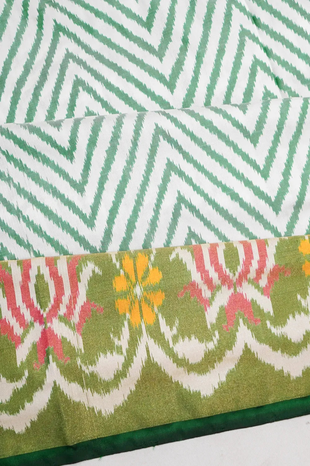 Pochampally Silk Ikat Zig Zag Lines White Saree