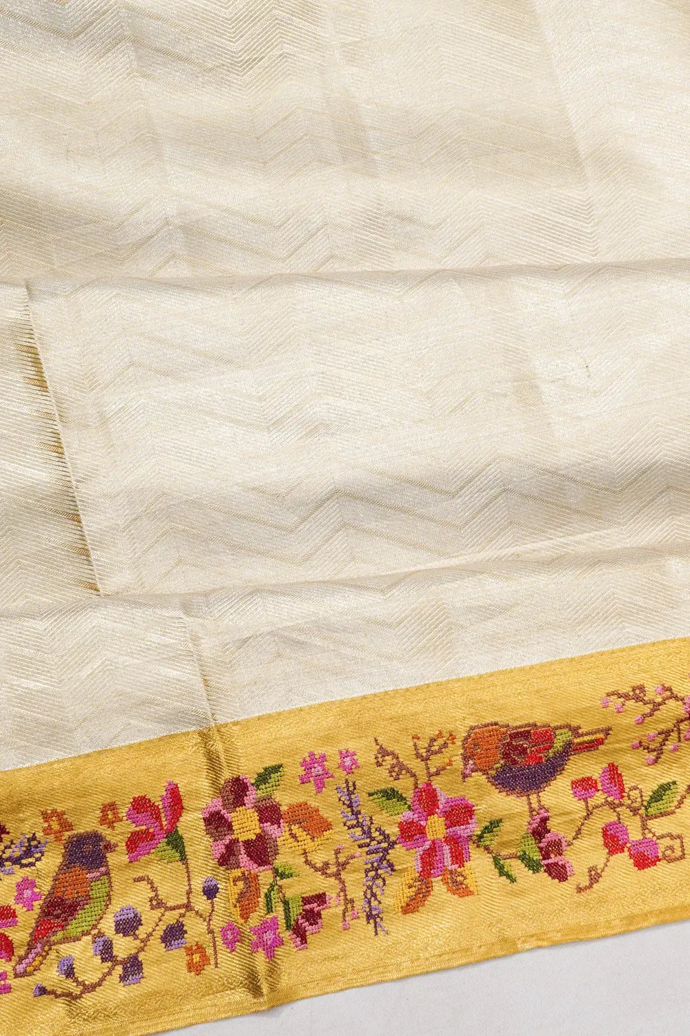 Kanchipuram Silk Tissue Zig Zag Lines Silver Saree With Embroidery Border