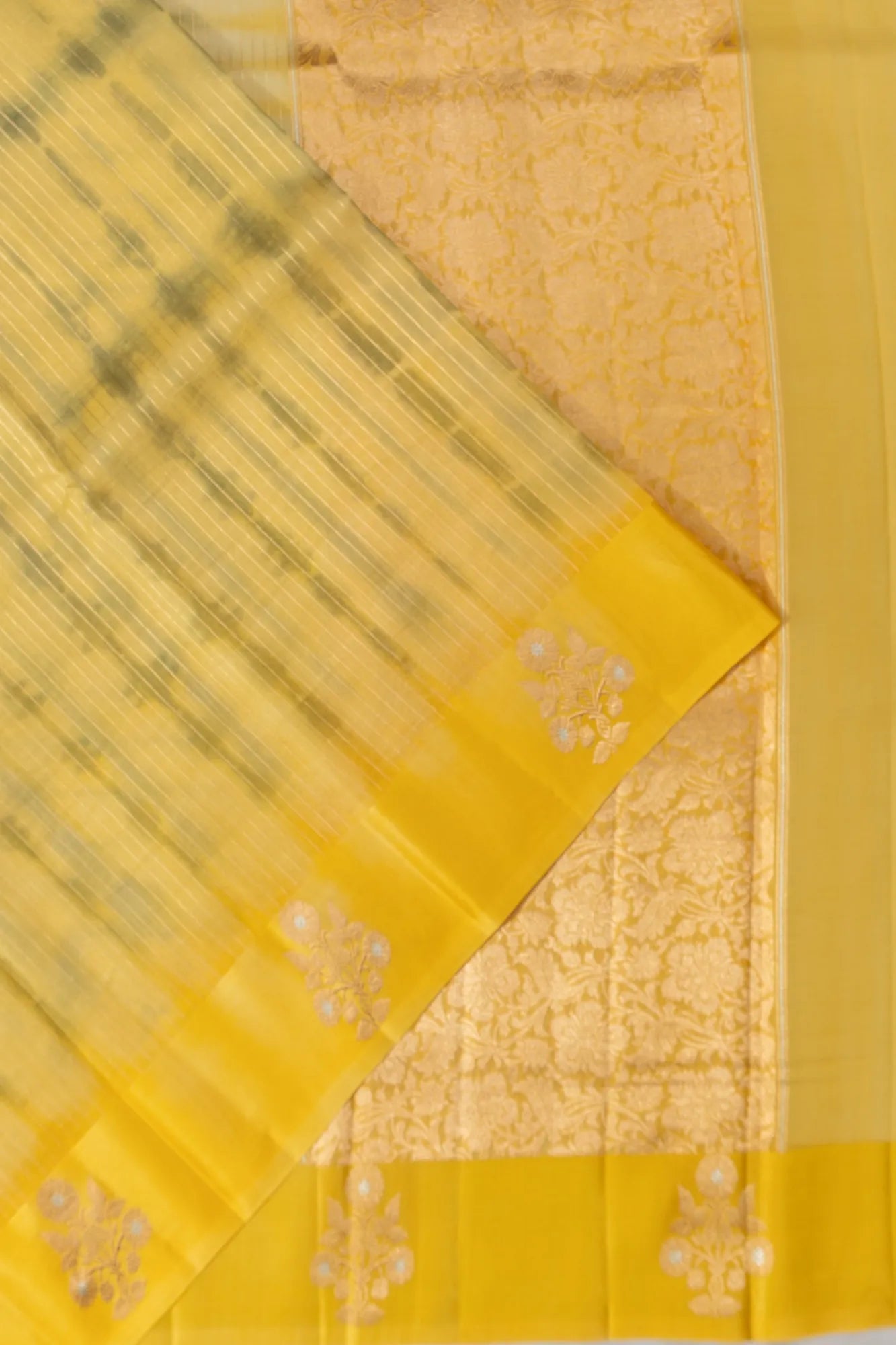Banarasi Kora Organza Vertical Lines Pastel Yellow Saree