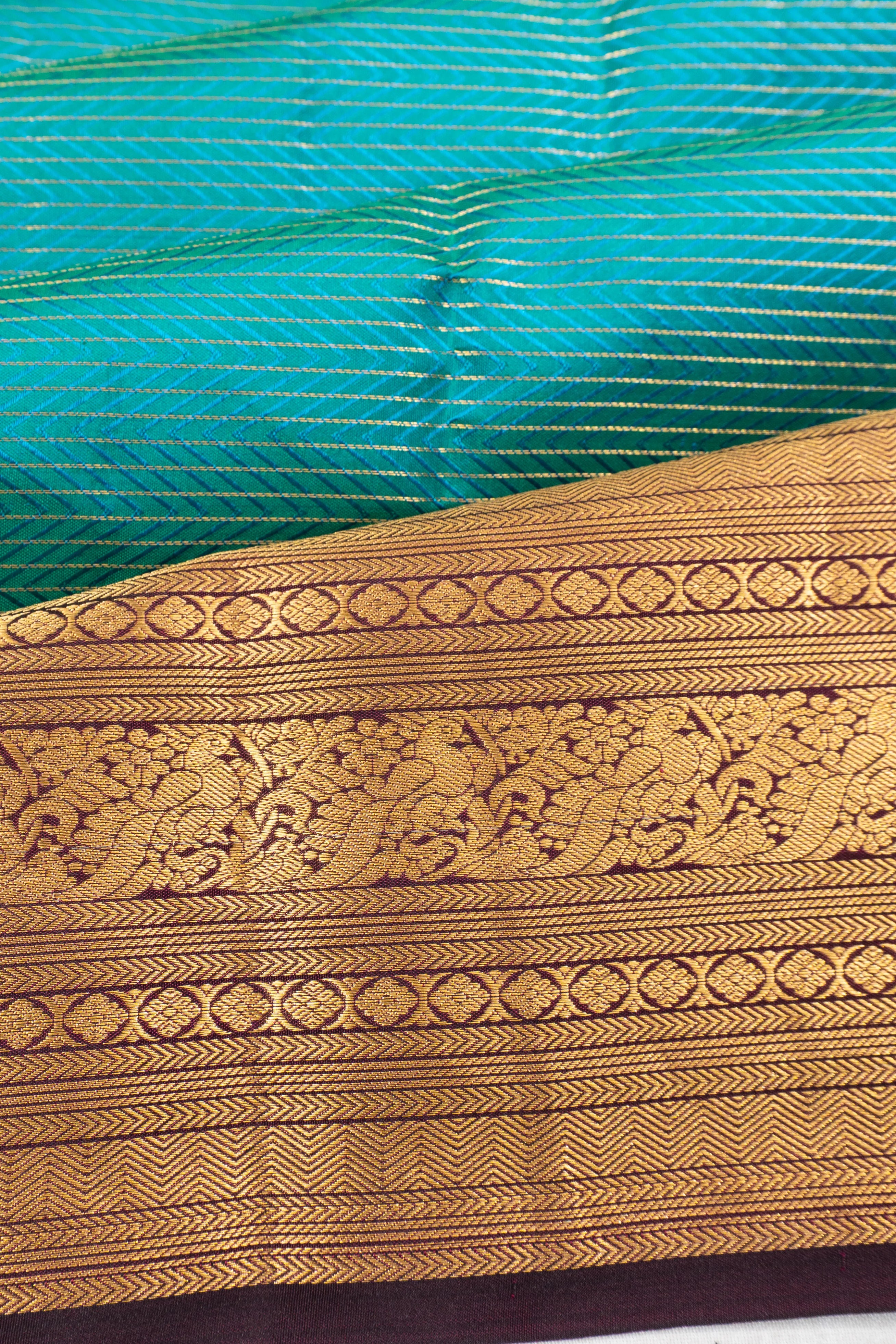 Taranga Kanchi Silk Zig Zag And Oosi Lines Blue Saree