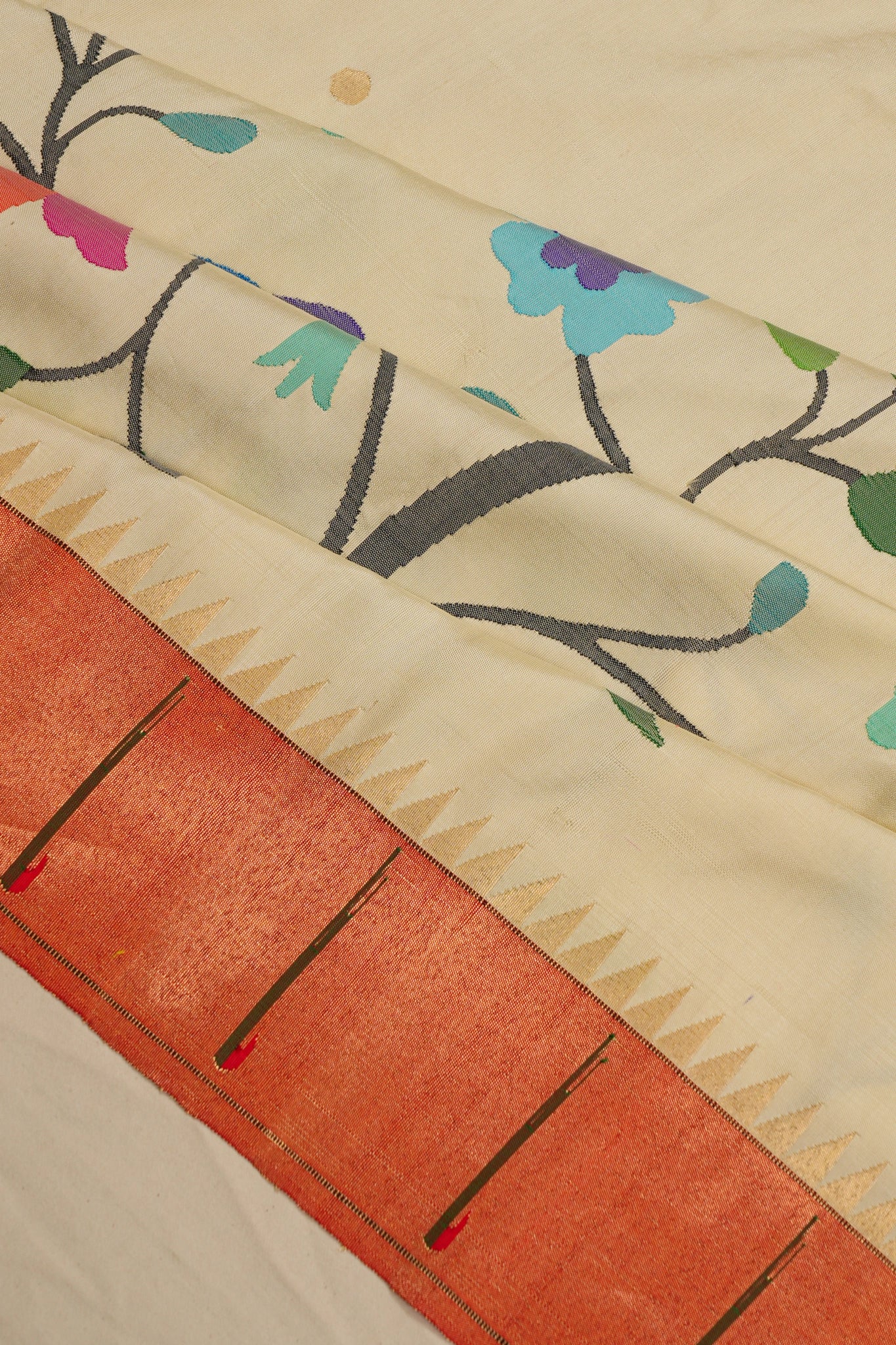 Paithani Silk Tissue Jaal White Saree With Single Muniya Border