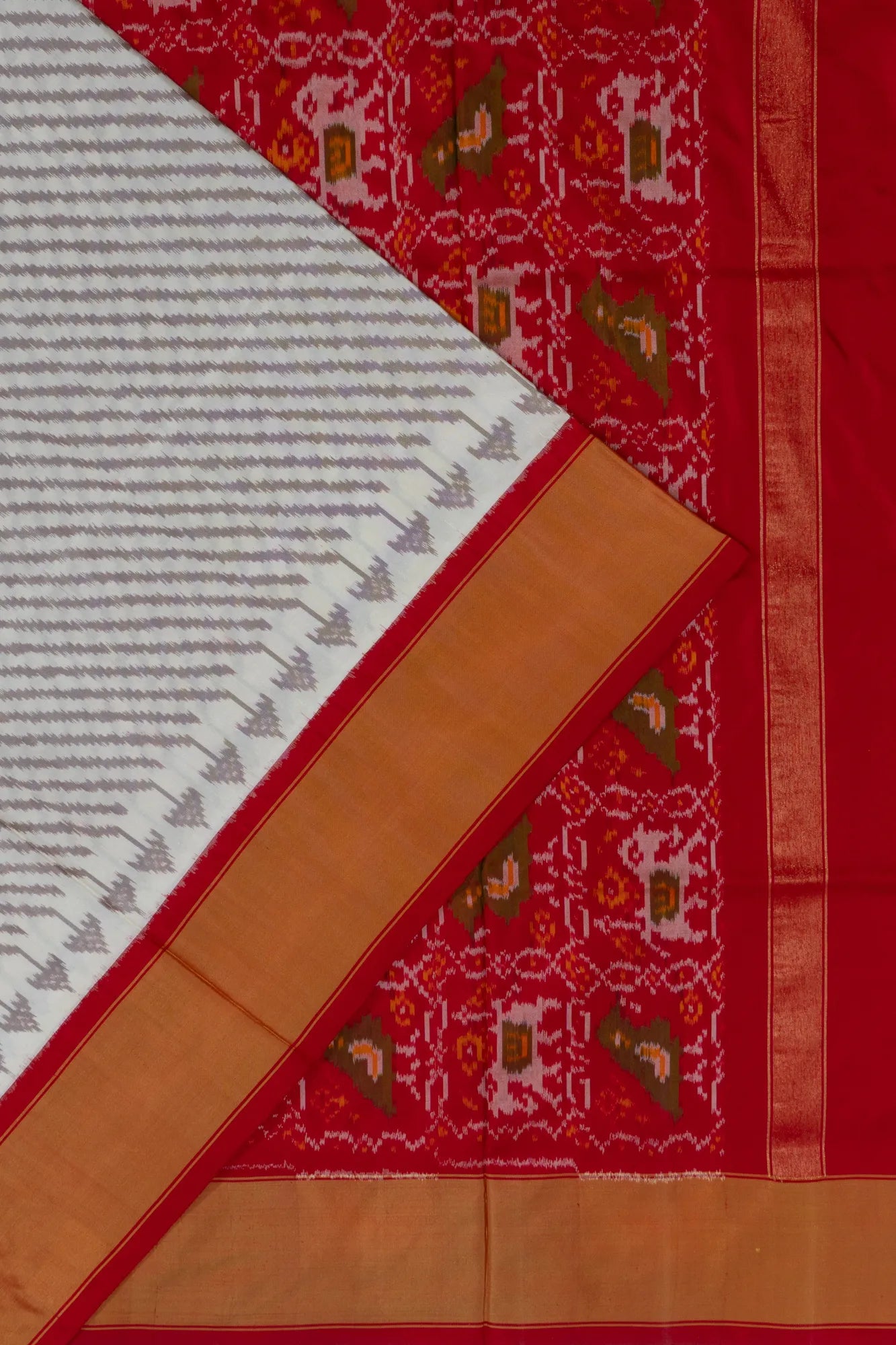 Pochampally Silk Ikat Diagonal Lines White Saree