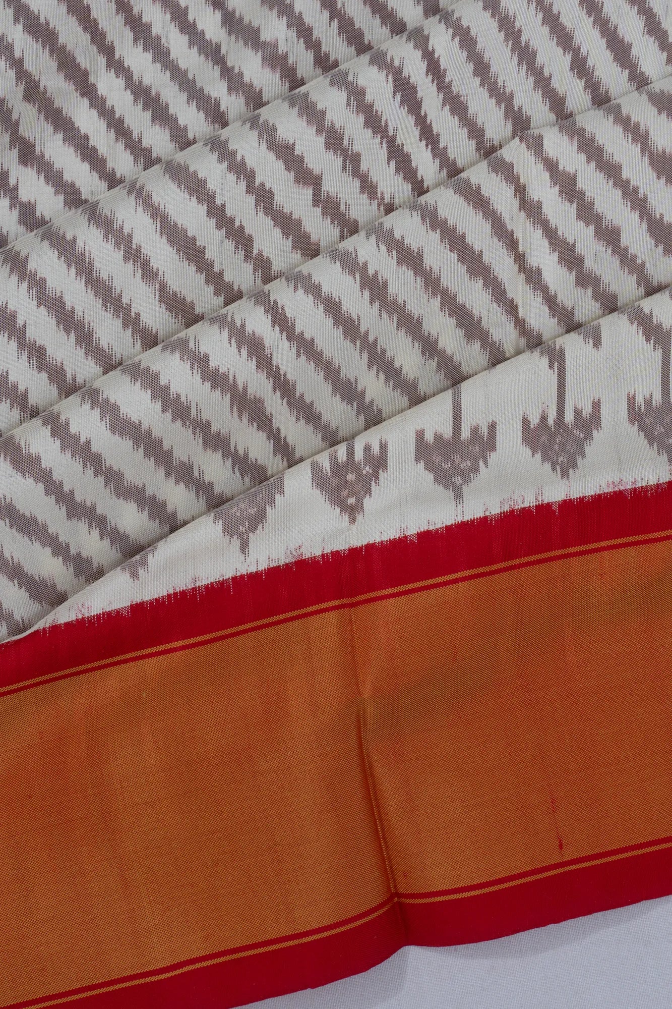 Pochampally Silk Ikat Diagonal Lines White Saree