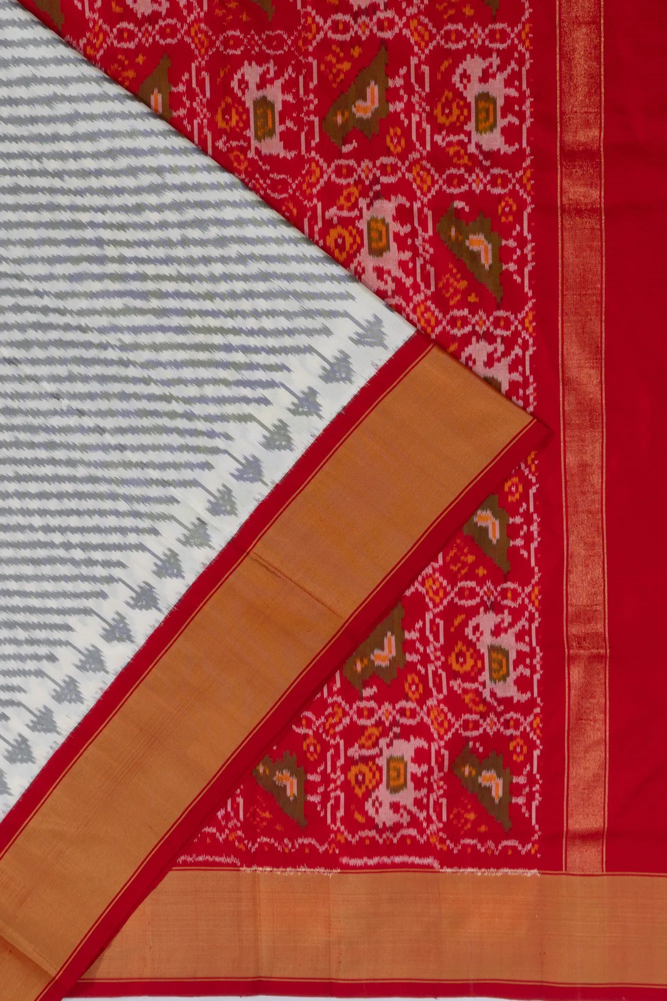 Pochampally Silk Ikat Diagonal Lines White Saree
