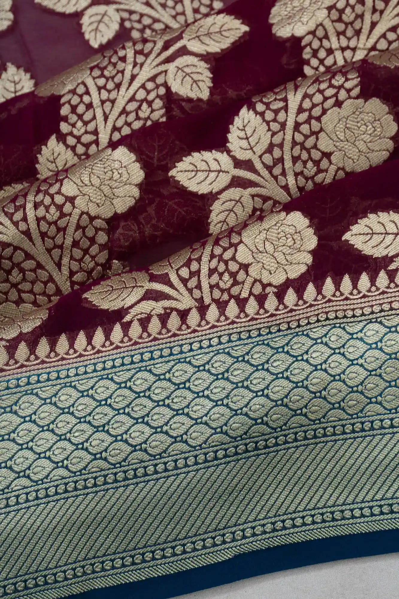 Vaanya Banaras Jaal Red Saree