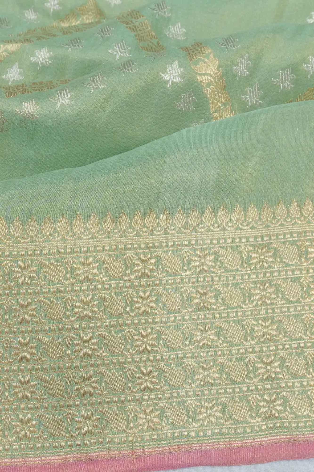 Banarasi Kora Organza Tissue Zig Zag Lines Pastel Green Saree