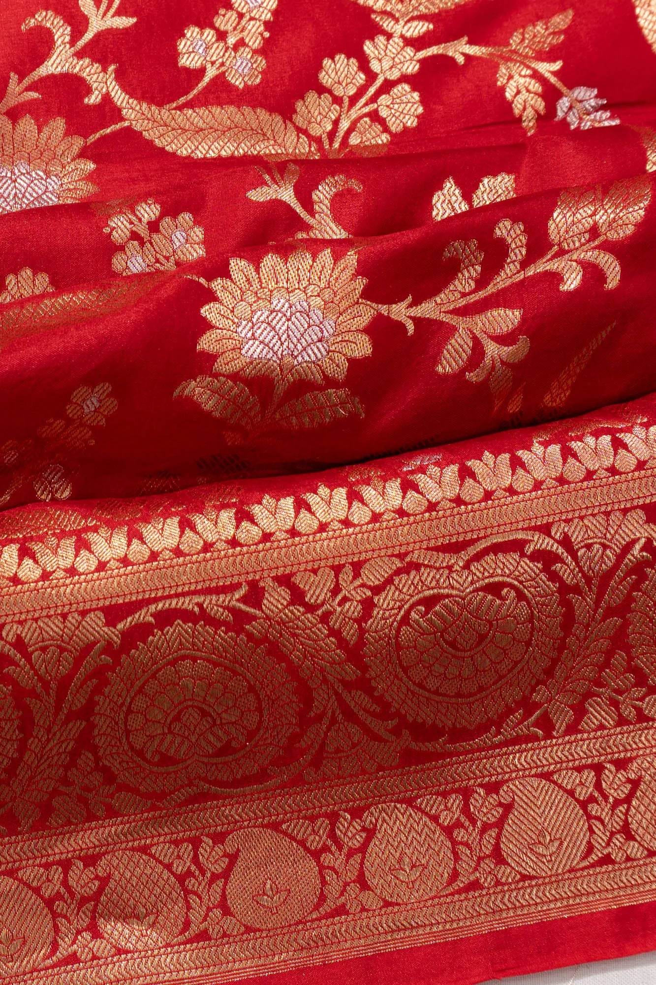 Vaanya Banaras Jaal Red Saree