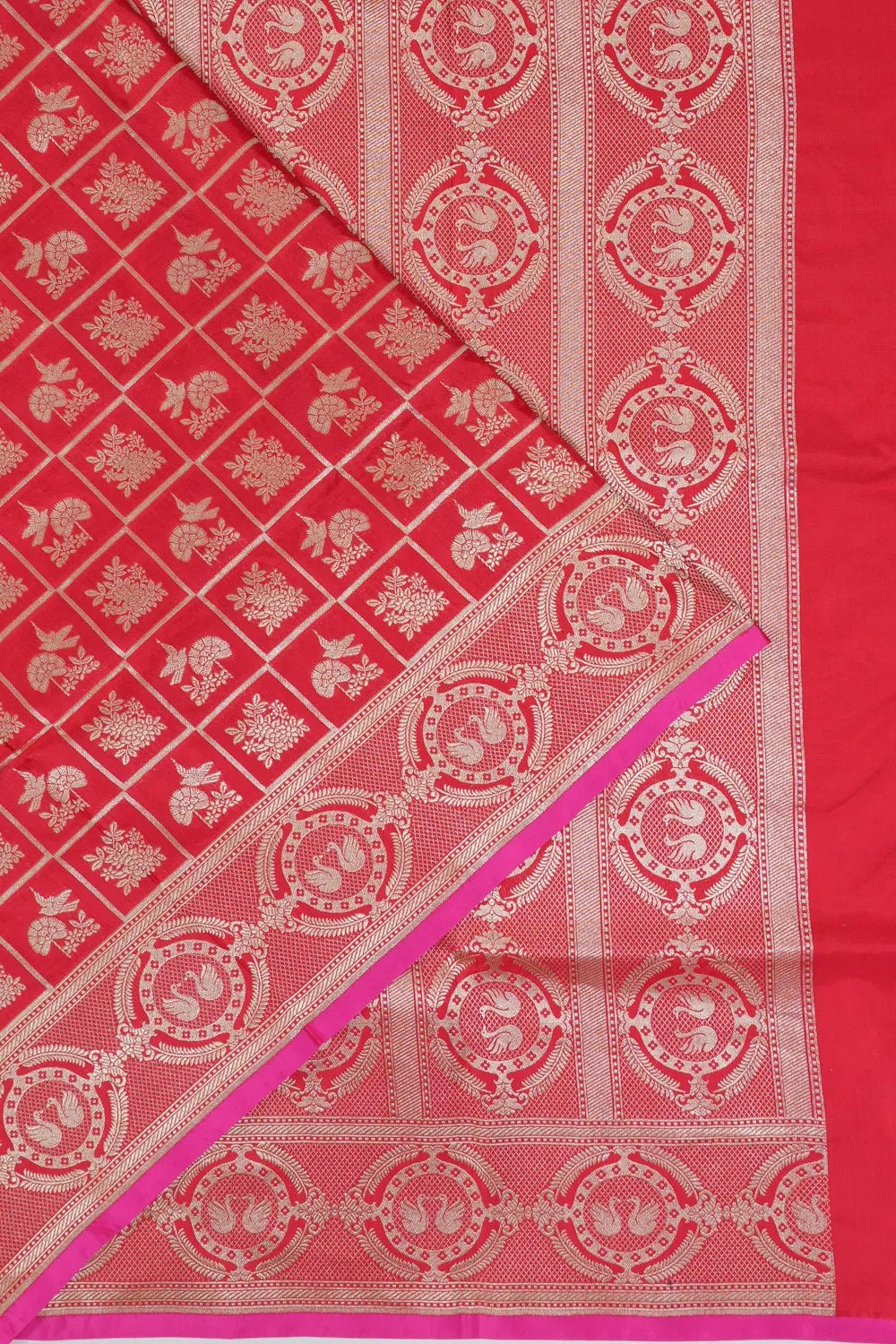 Vaanya Banaras Checks And Butta Red Saree