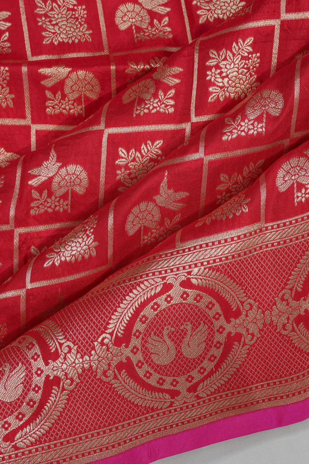 Vaanya Banaras Checks And Butta Red Saree