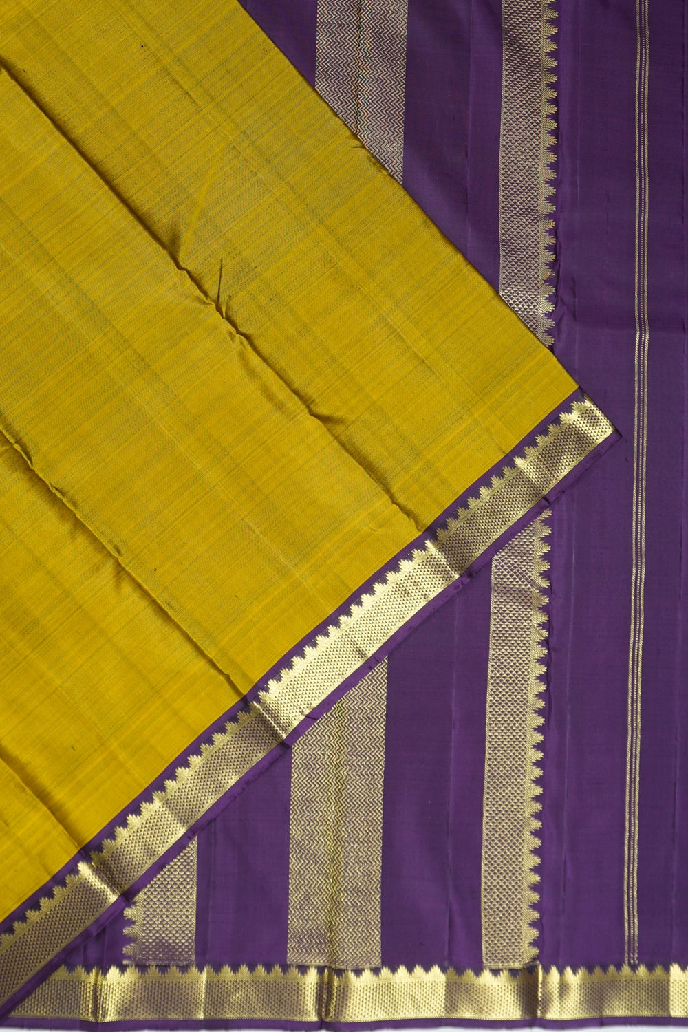 Kanchipuram Silk Plain Mehendi Green Saree