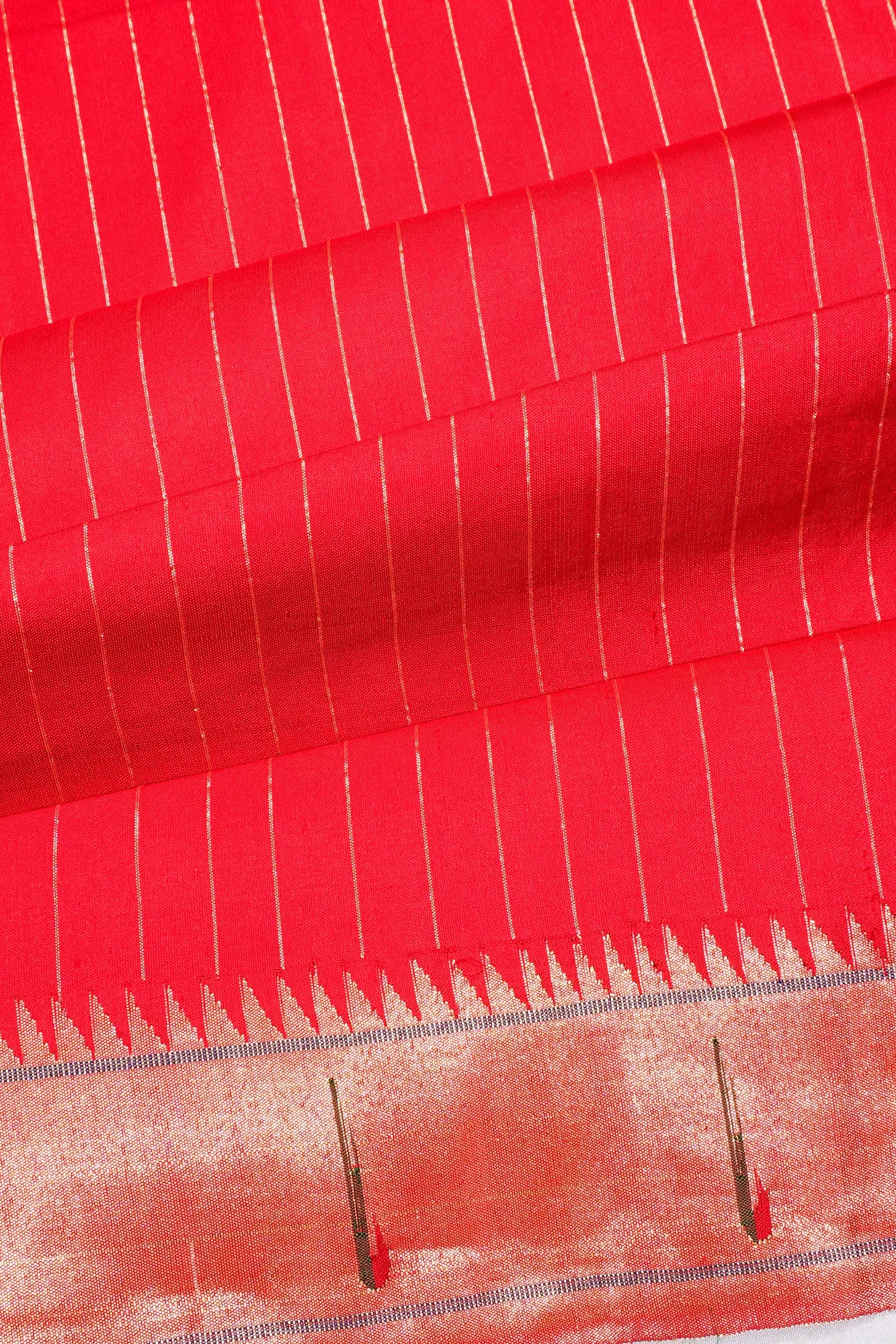 Paithani Silk Vertical Lines Red Saree With Single Muniya Border