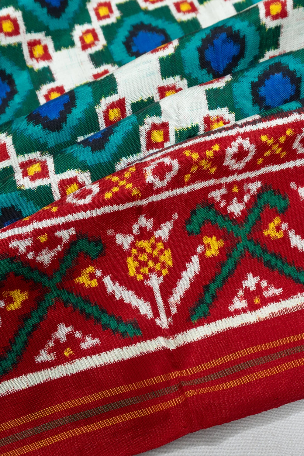 Patan Patola Silk Double Ikat Geometrical White Saree