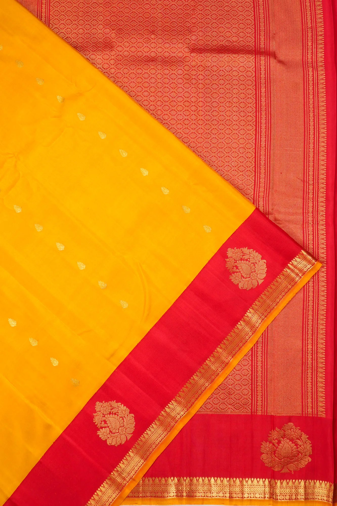 Gadwal Silk Butta Yellow Saree