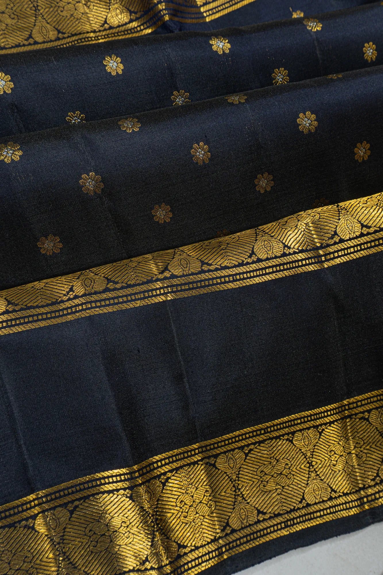Classic Kanchipuram Silk Butta Black Saree With Rettai Pettu Border