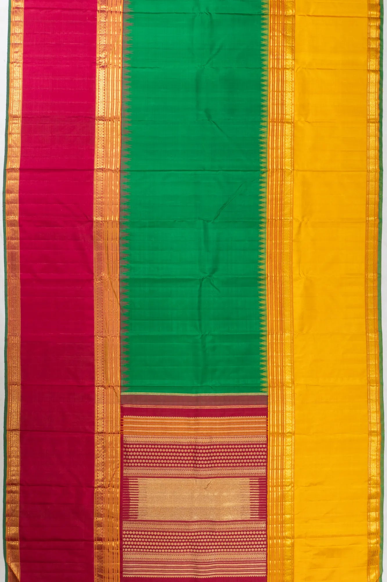 Kanchipuram Silk Plain Green Saree With Ganga Jamuna Border
