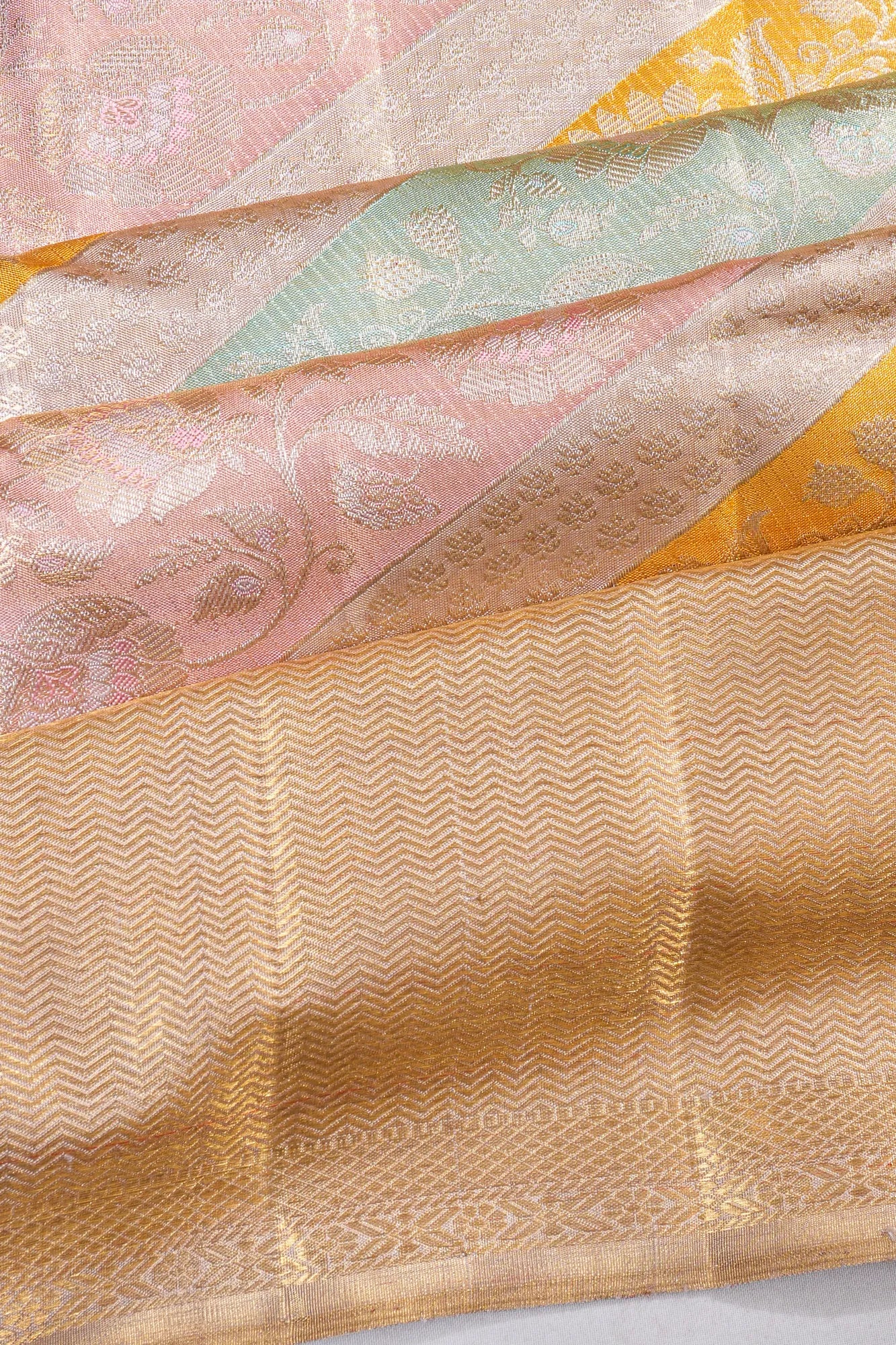 Kanchipuram Silk Tissue Leheriya Jaal Rangkat Lavender Saree
