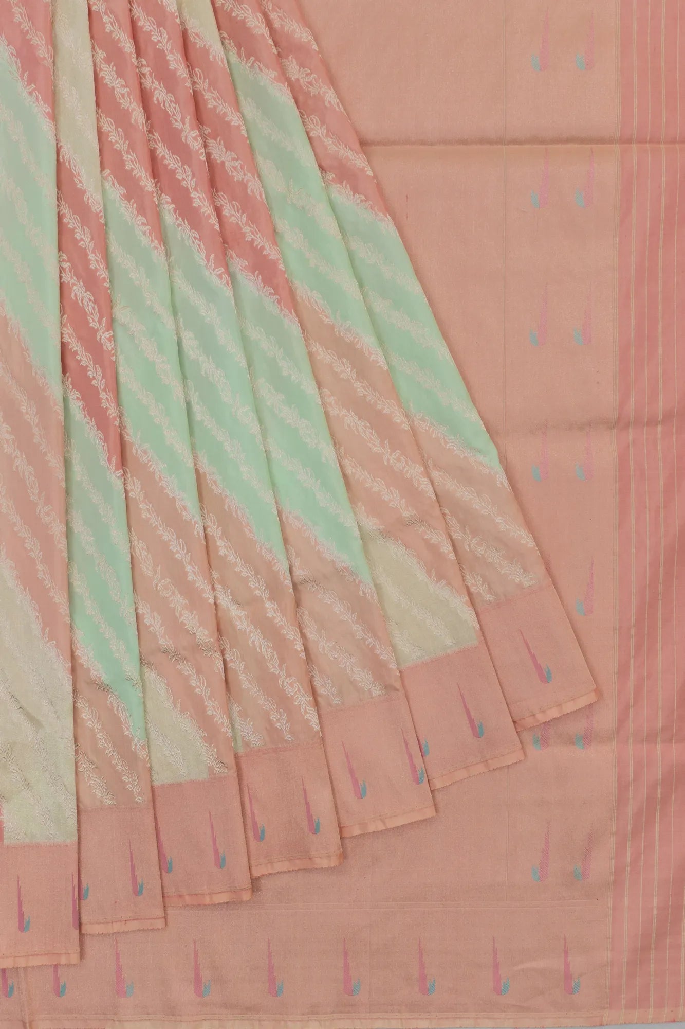 Banarasi Silk Jaal Rangkat Peach Saree