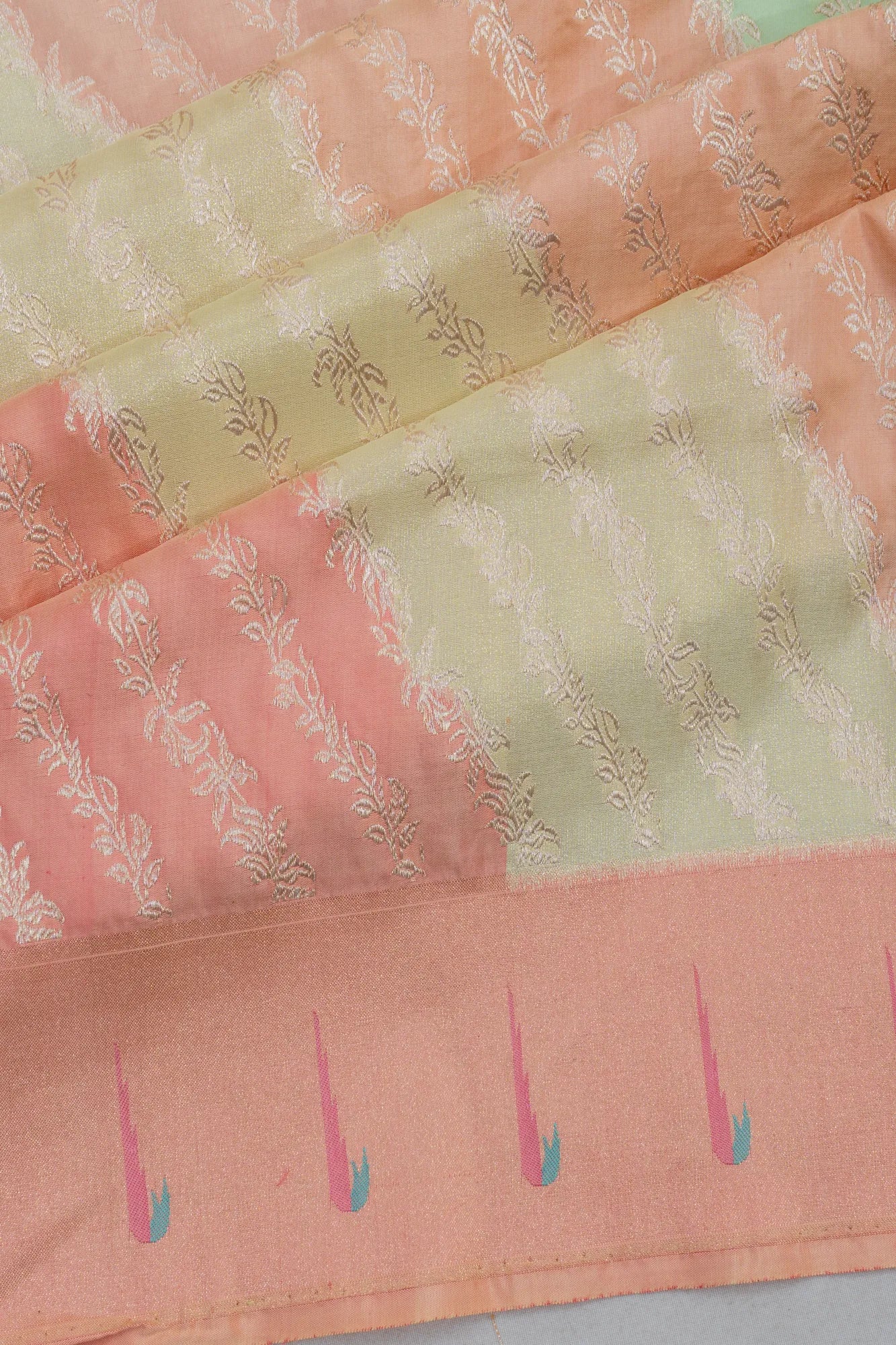 Banarasi Silk Jaal Rangkat Peach Saree