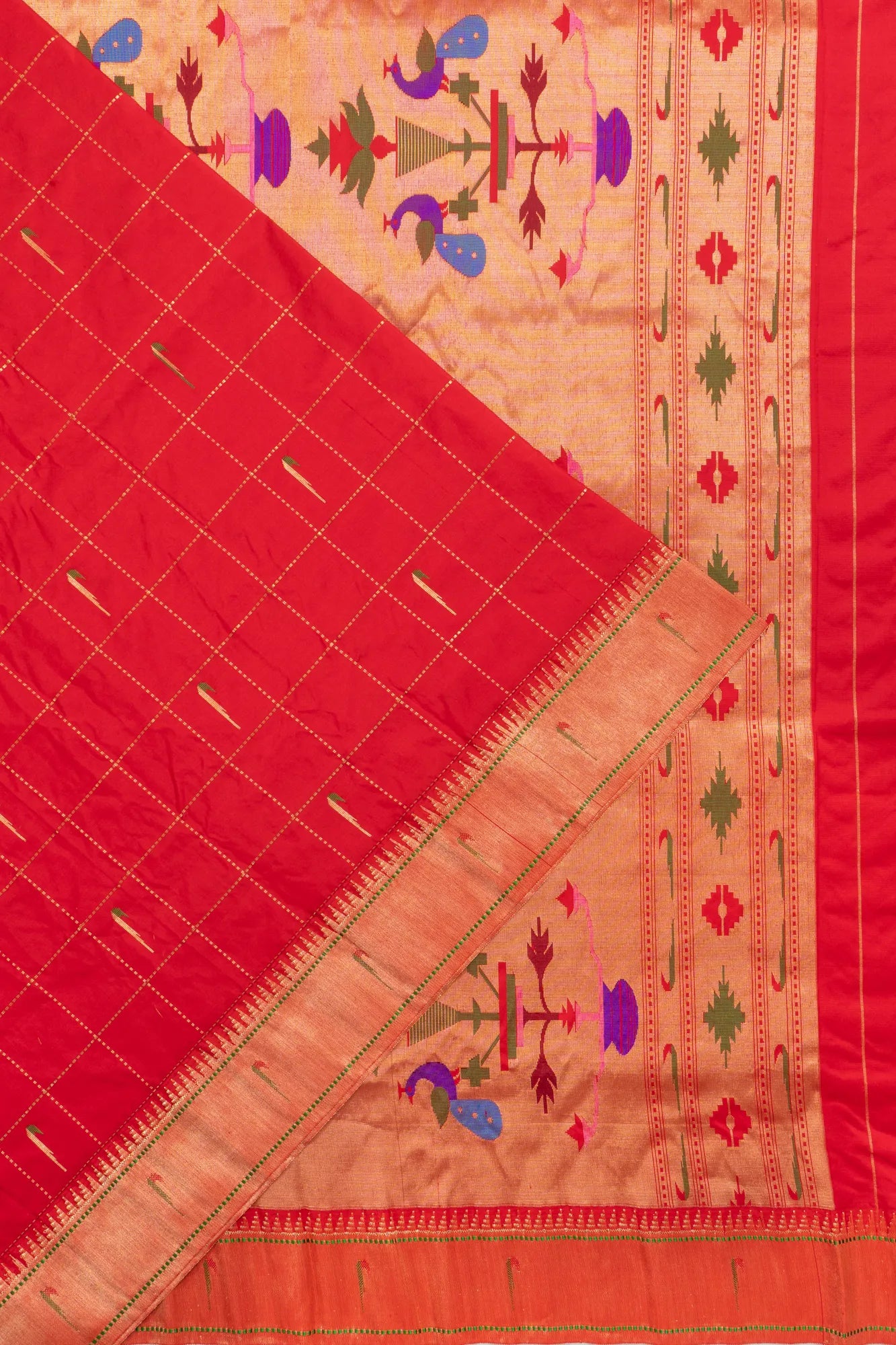 Muniya Silk Checks And Butta Red Saree