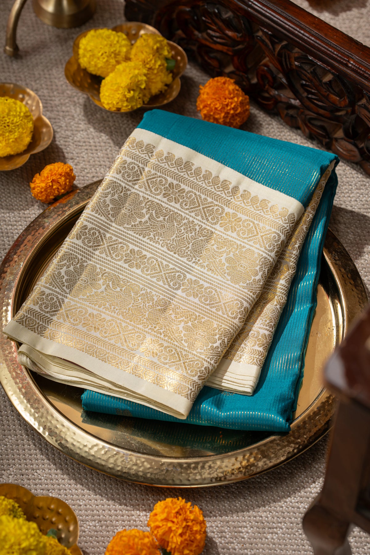 Kanchipuram Silk Oosi Lines And Butta Teal Blue Saree