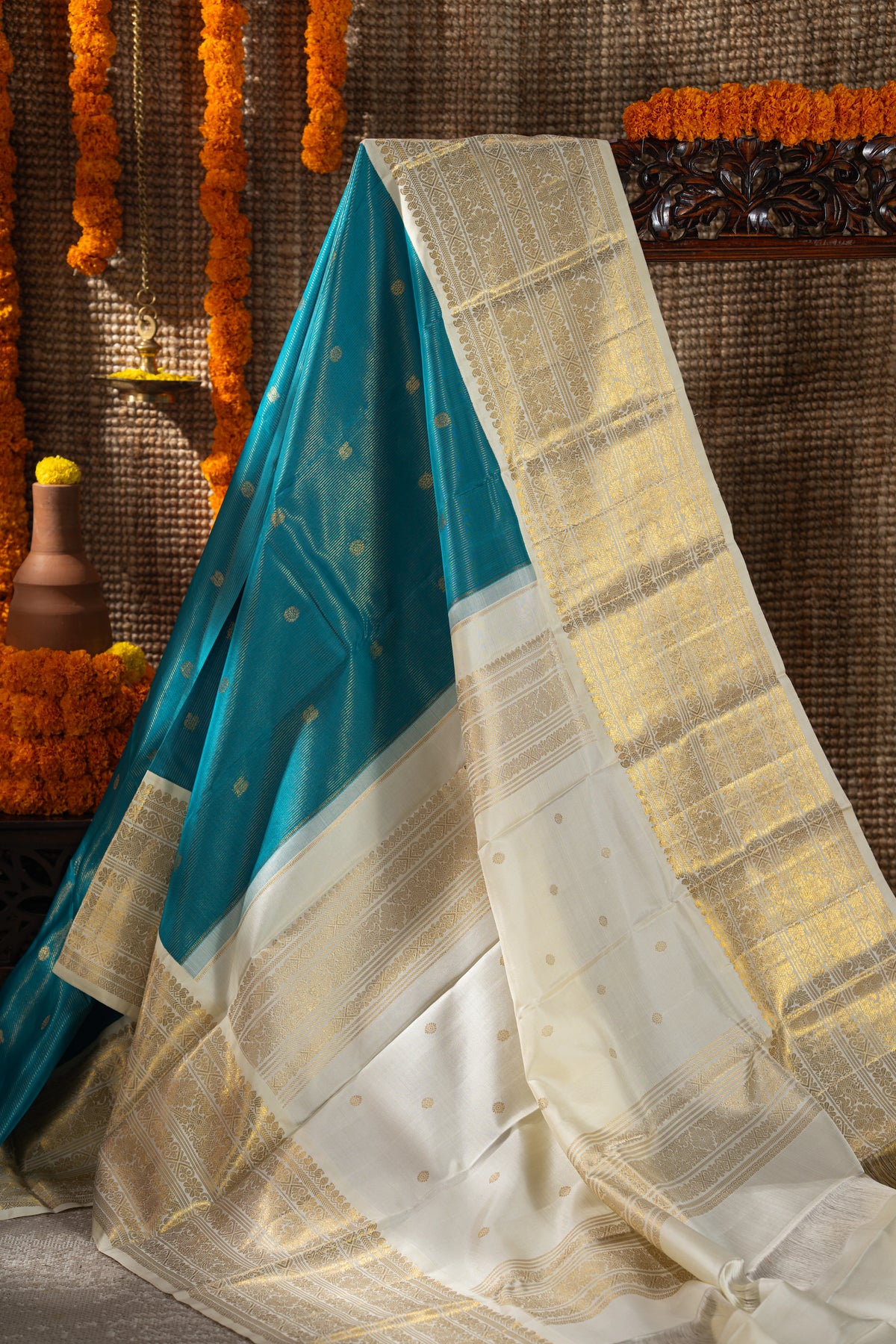 Kanchipuram Silk Oosi Lines And Butta Teal Blue Saree