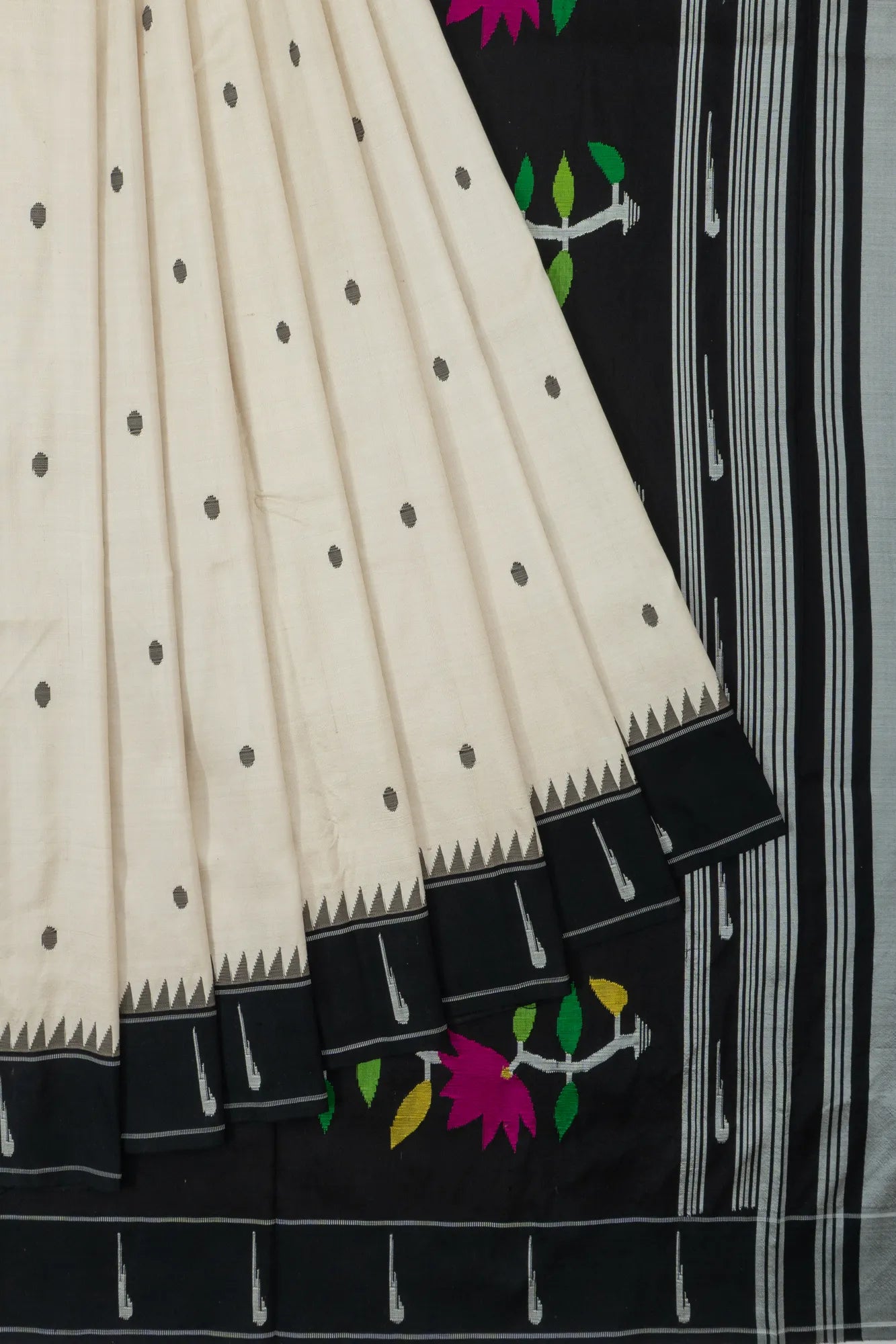 Paithani Silk Butta Cream Saree With Single Muniya Border