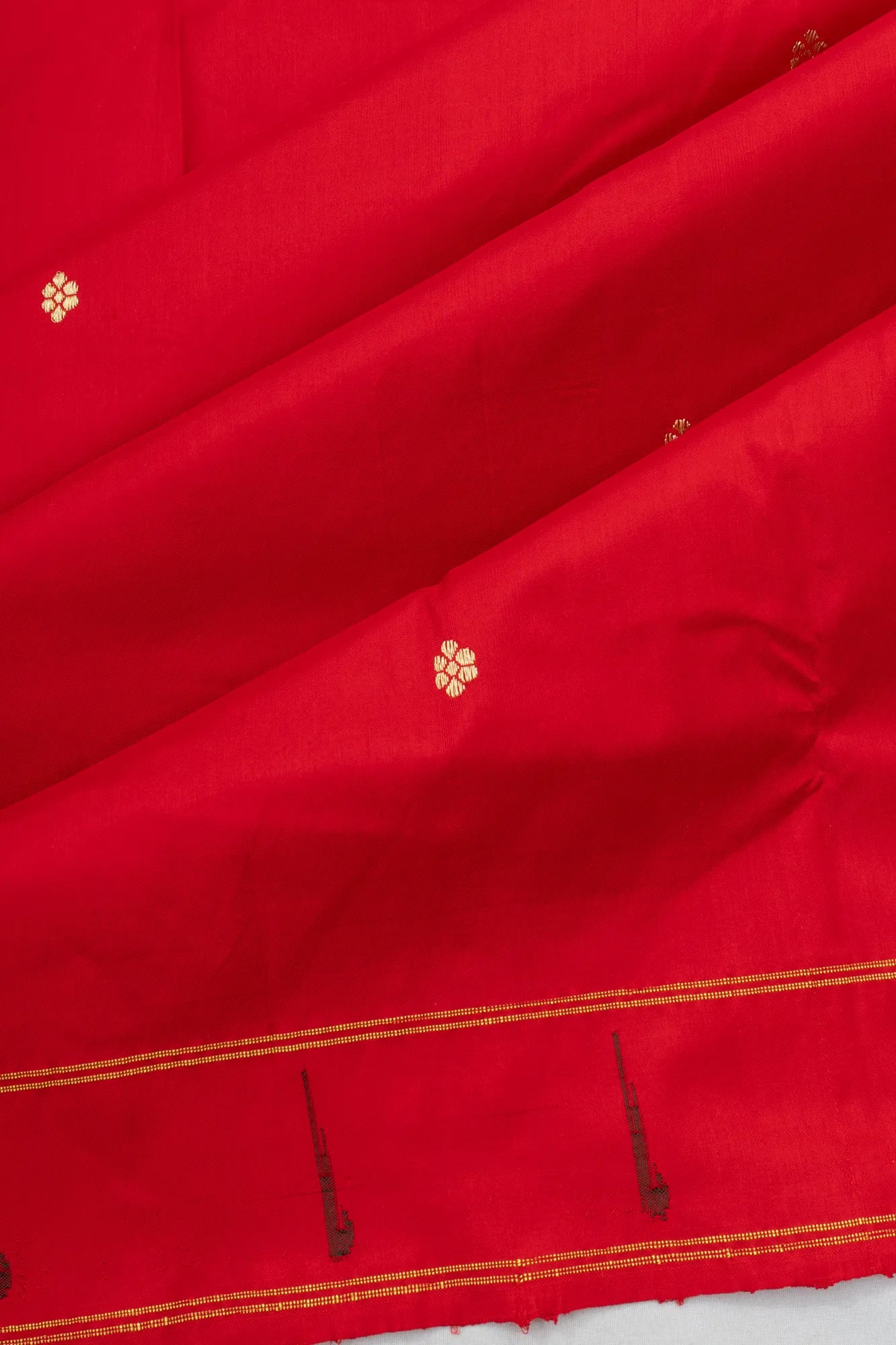 Paithani Silk Butta Red Saree With Single Muniya Border