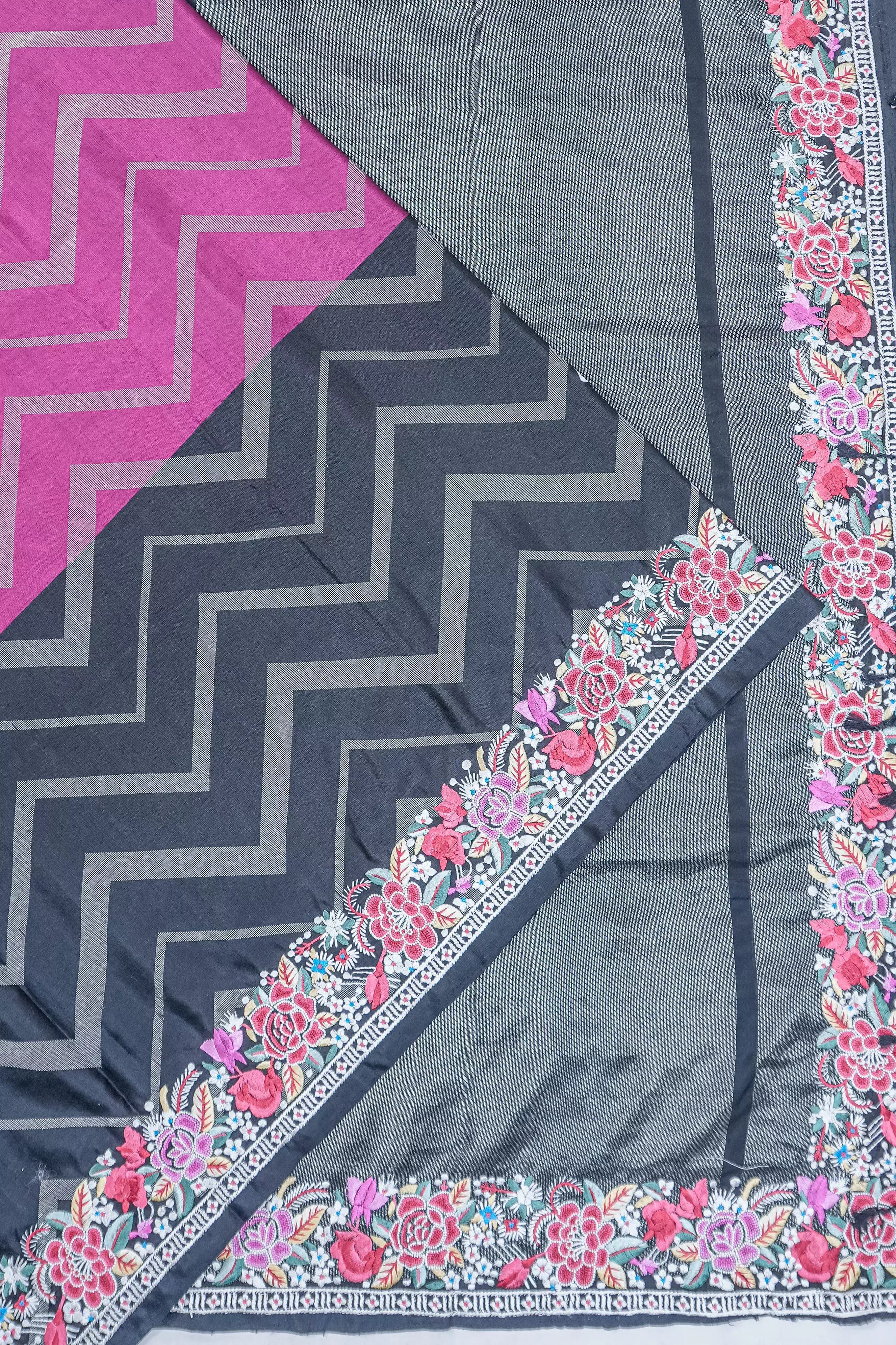 Soft Silk Zig Zag lines Multicolour Saree With Embroidery Border