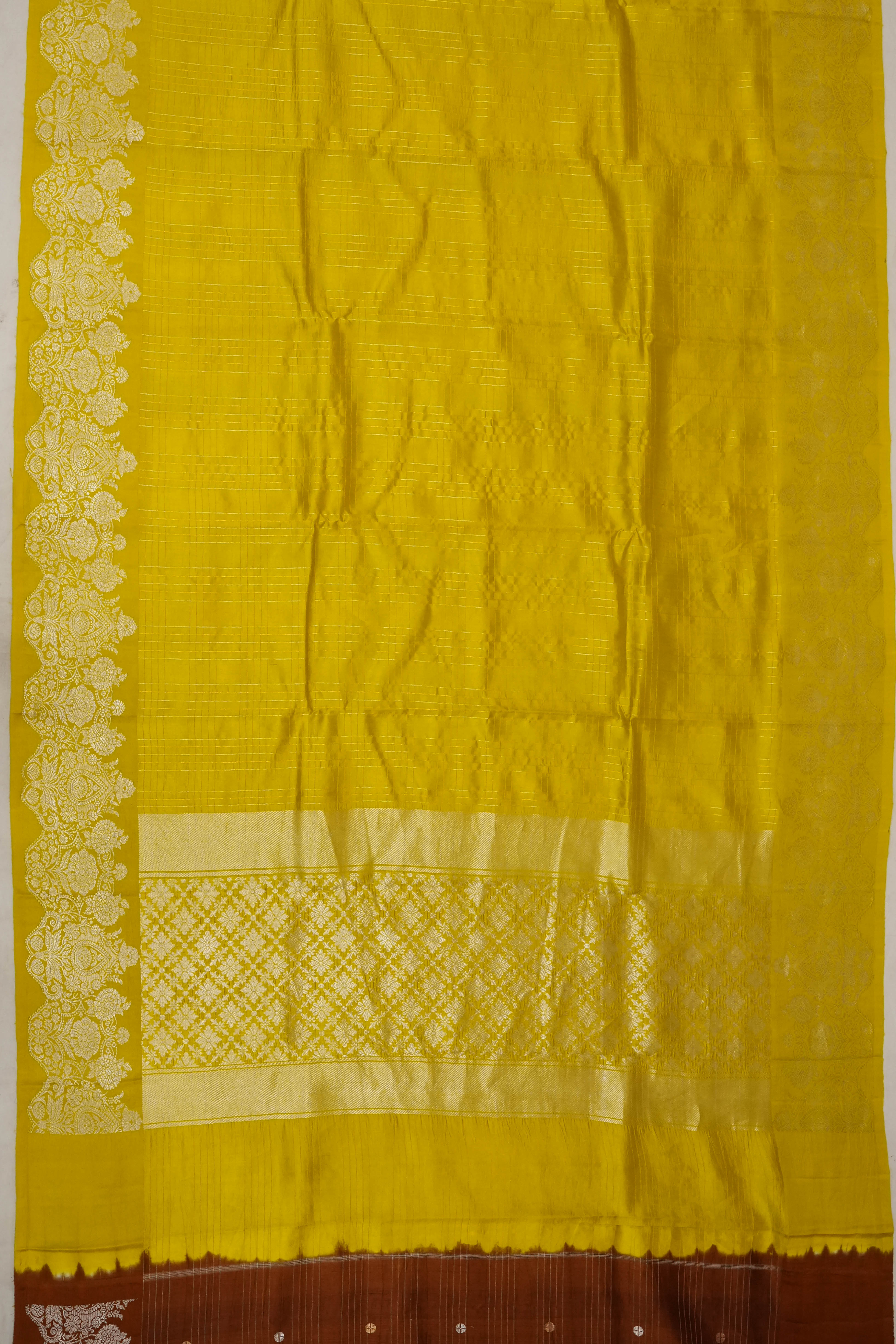 Vaanya Banaras Silk Checks Mehandi Green Saree