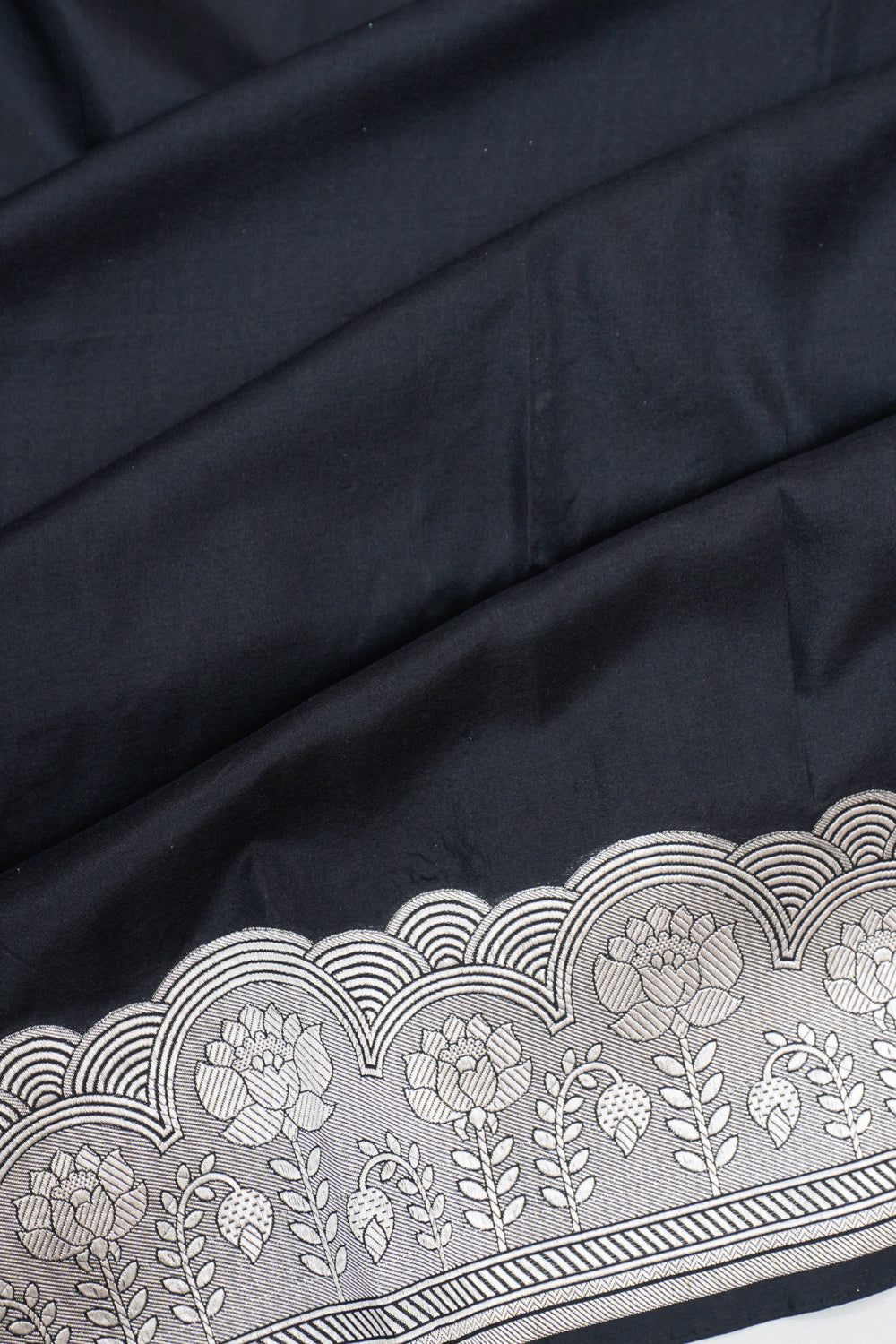 Vaanya Banaras Silk Plain Black Saree