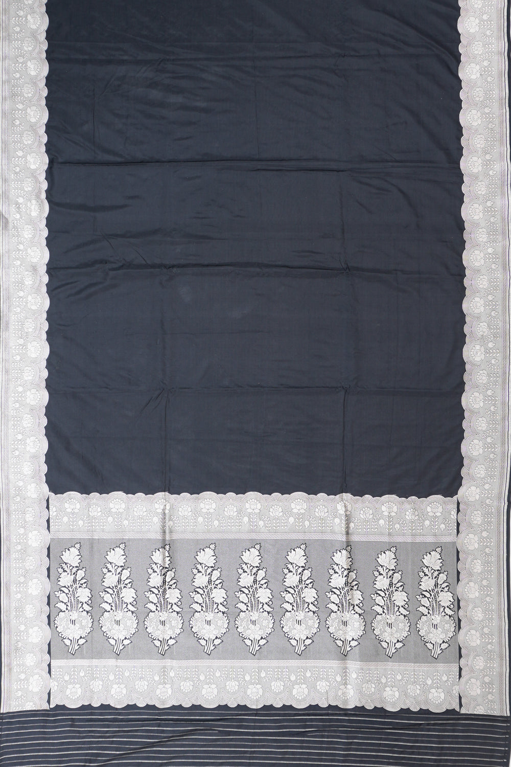 Vaanya Banaras Silk Plain Black Saree