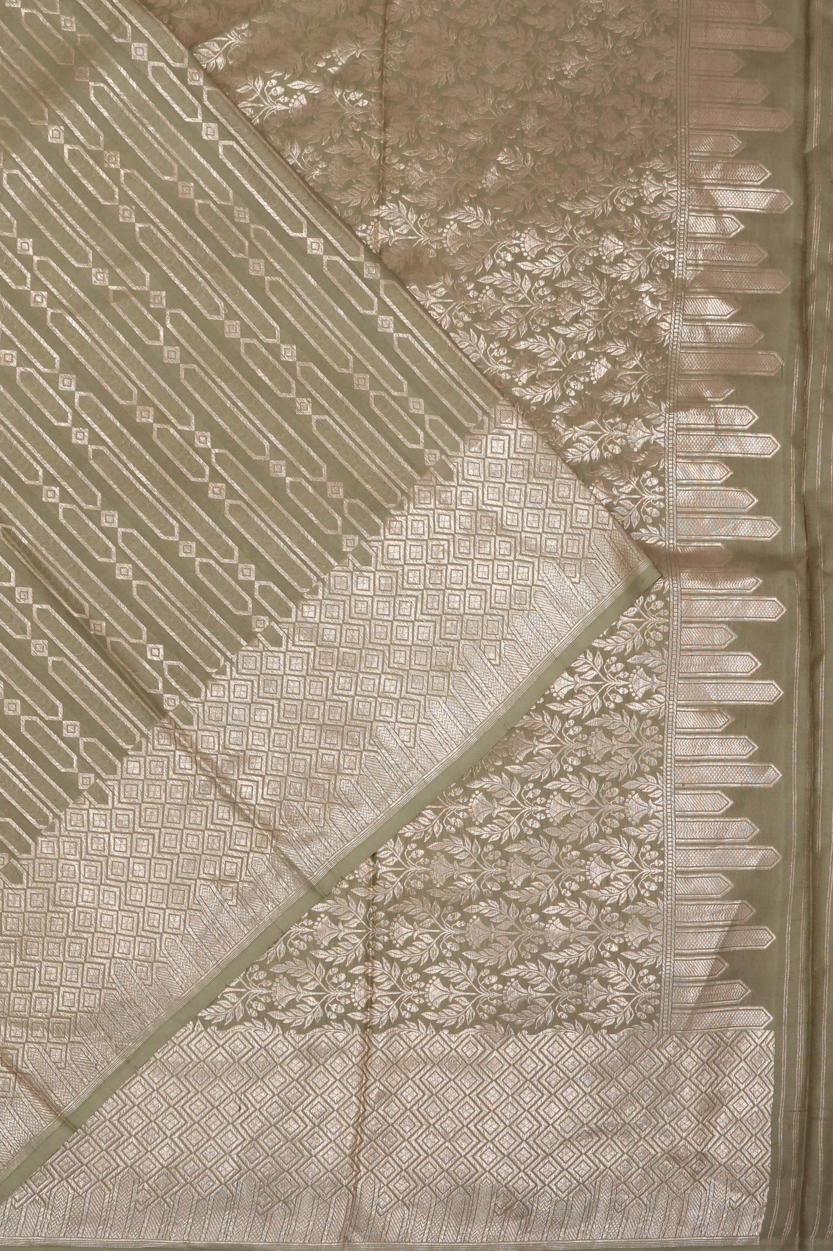 Vaanya Banaras Silk Brocade Grey Saree