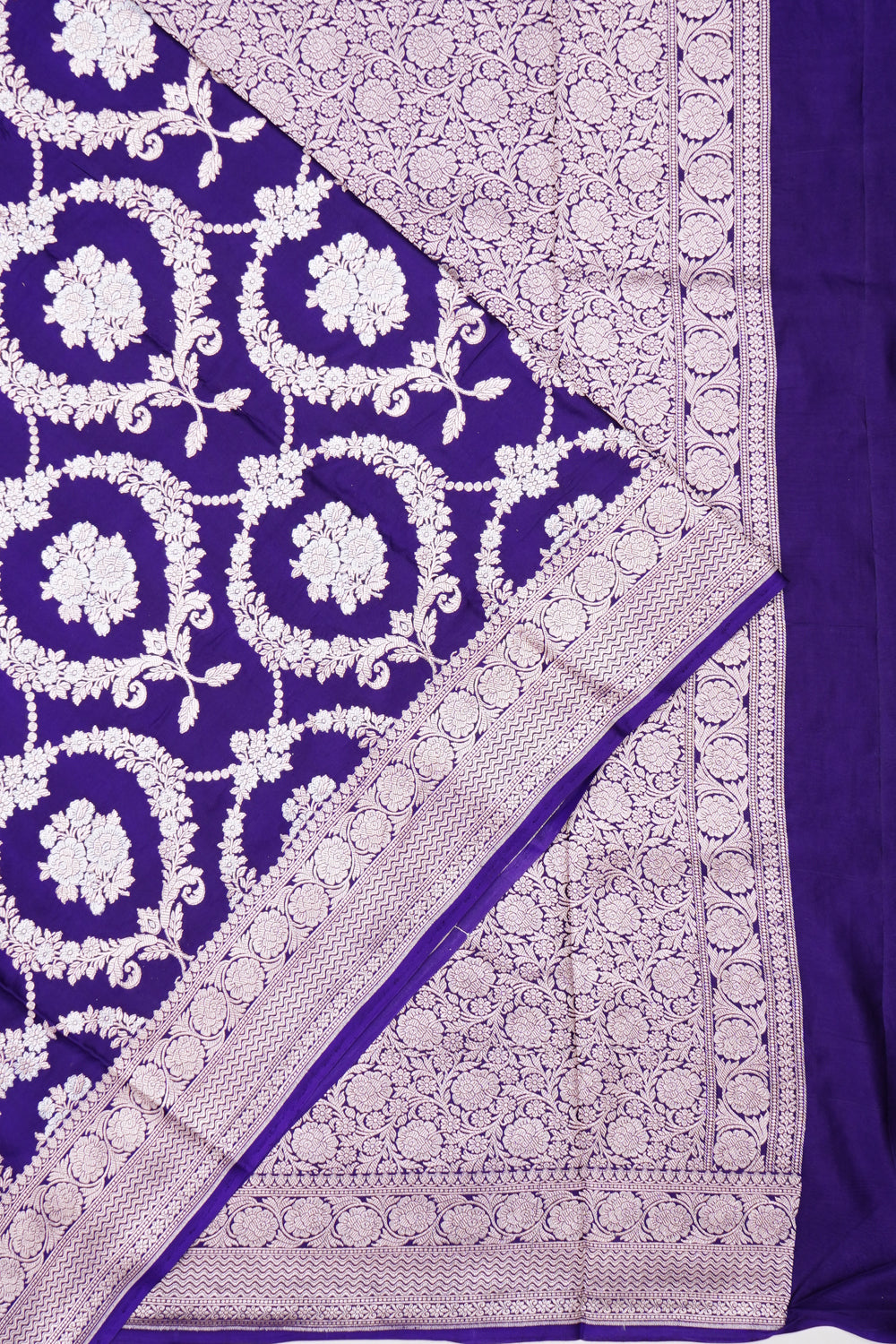Vaanya Banaras Silk Jaal And Butta Violet Saree