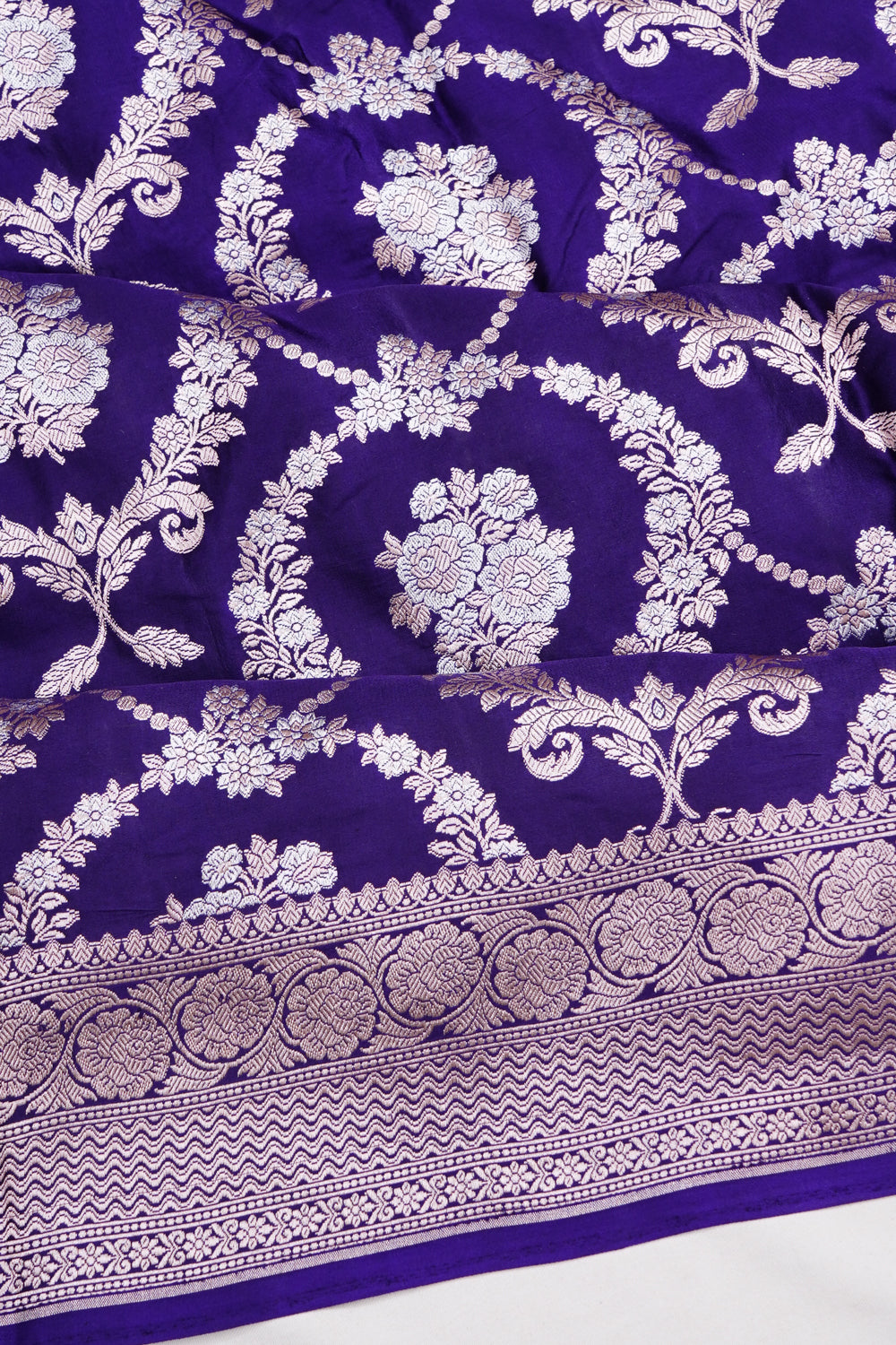 Vaanya Banaras Silk Jaal And Butta Violet Saree