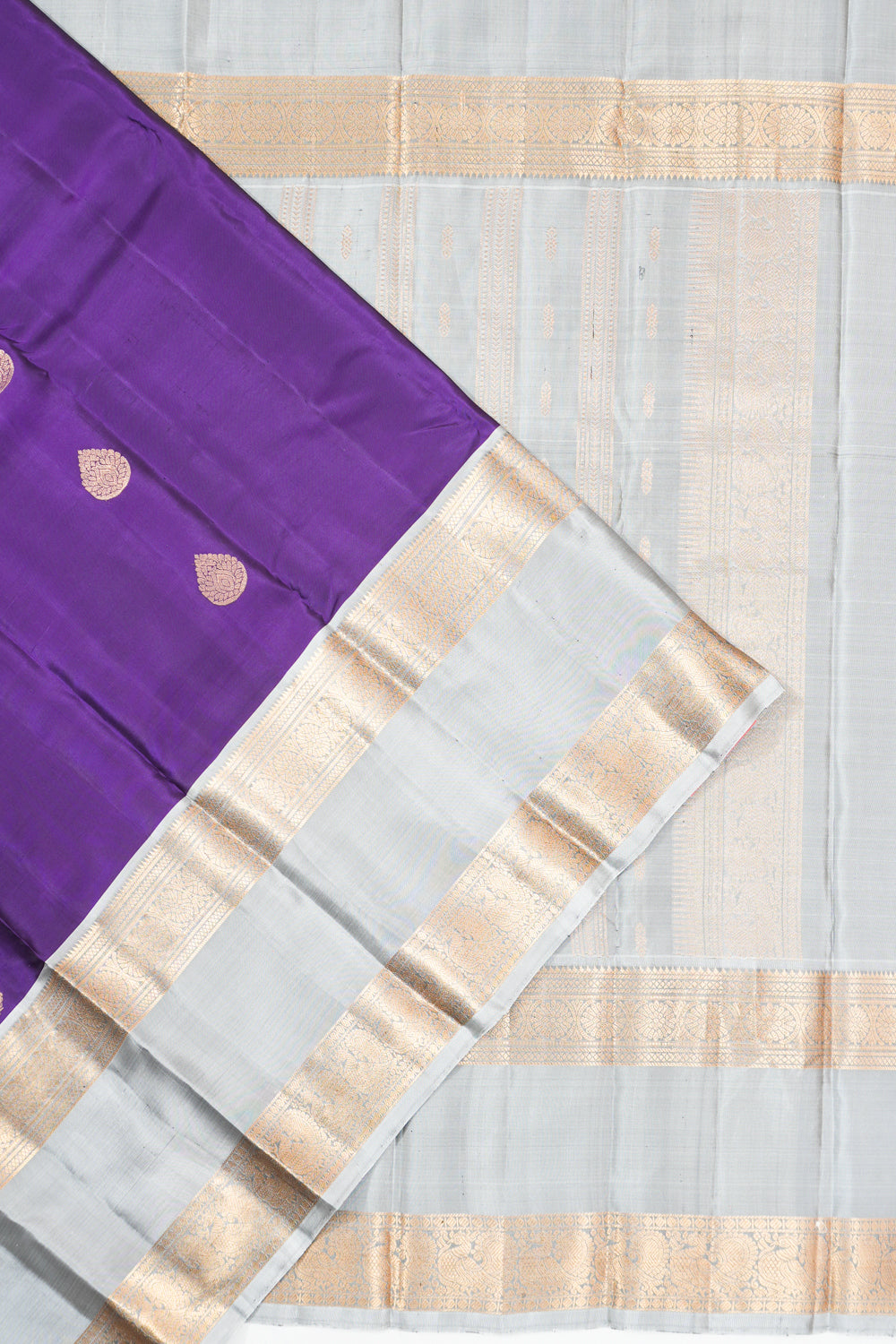 Taranga Kanchi Silk Butta Violet Saree With Rettai Pettu Border