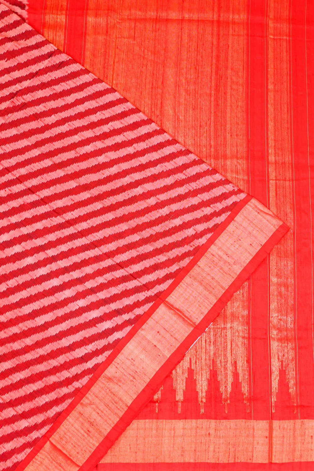 Pochampally Silk Ikat Diagonal Lines Red Saree