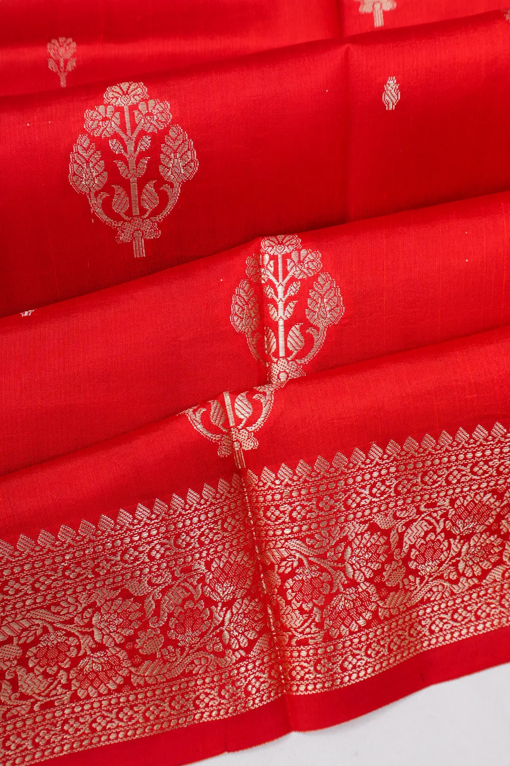Vaanya Banaras Silk Butta Red Saree