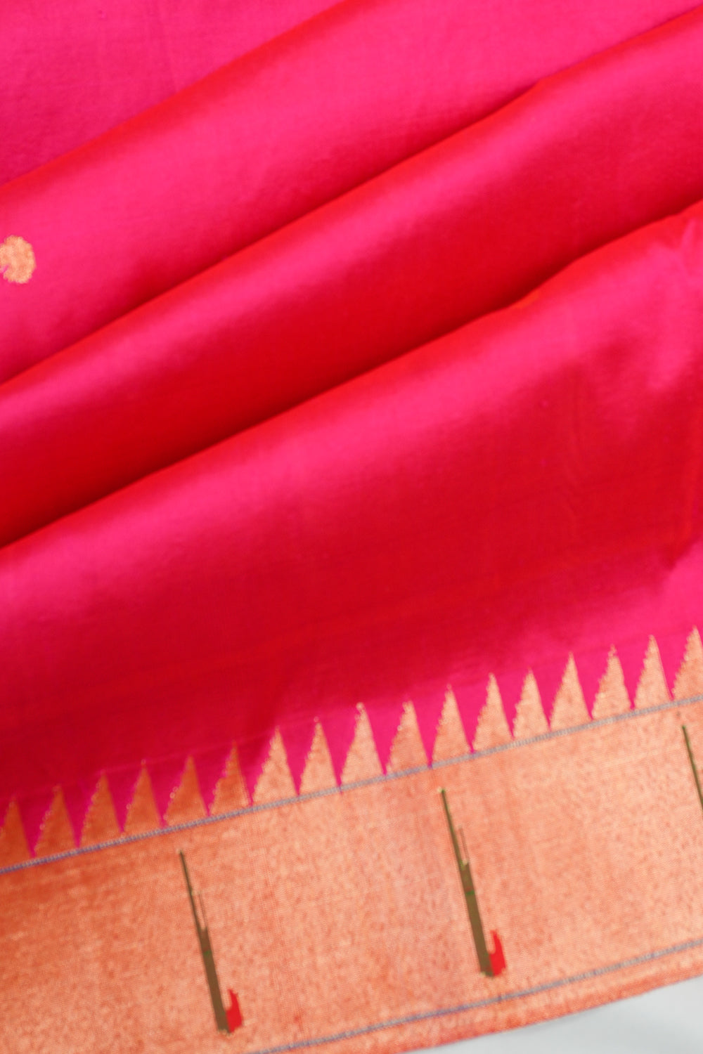 Paithani Silk Butta Pink Saree With Single Muniya Border