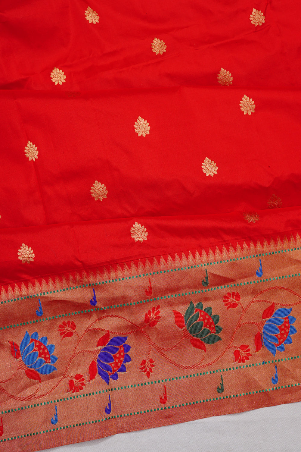 Muniya Silk Butta Red Saree