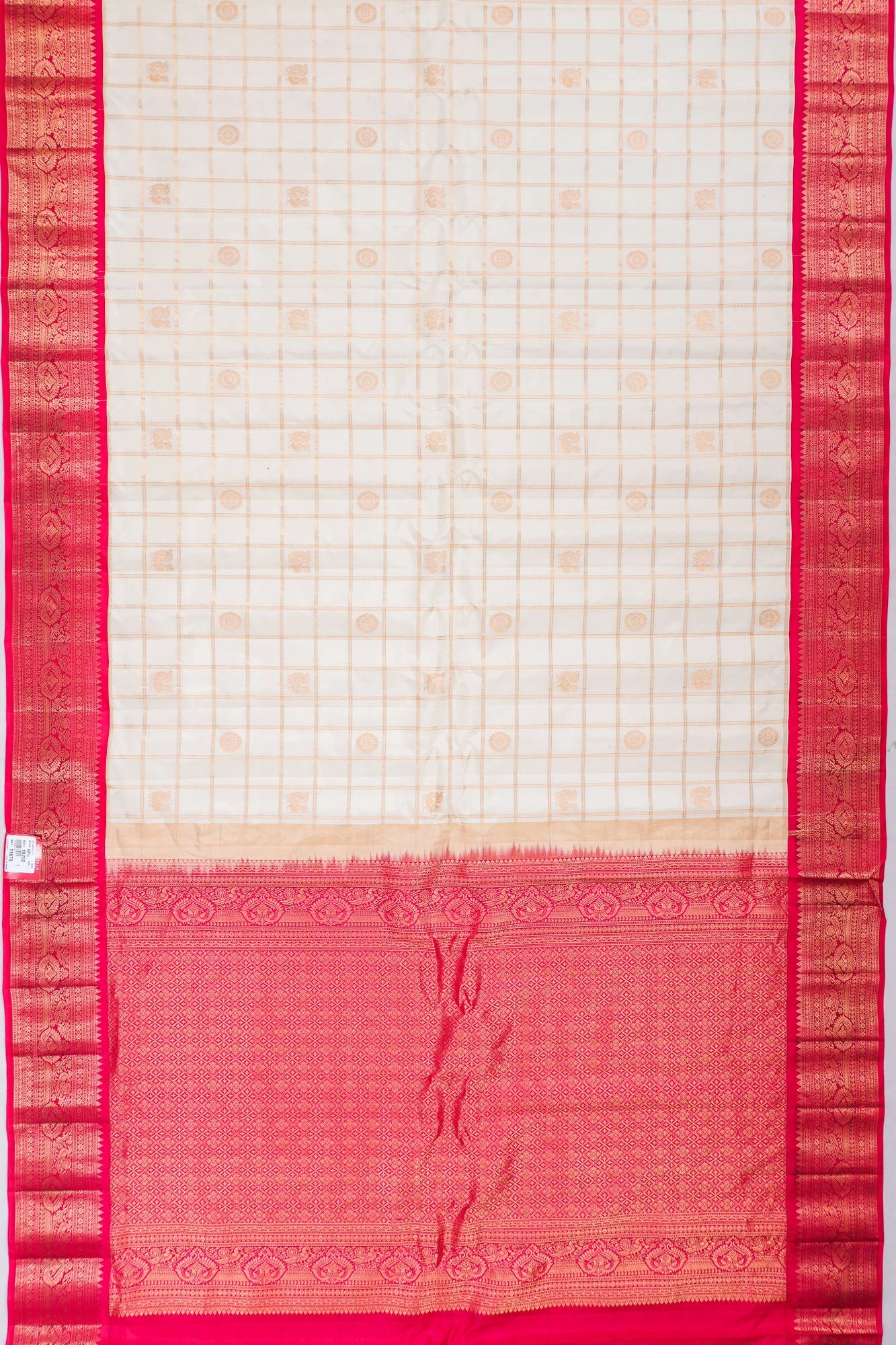 Gadwal Silk Checks And Butta White Saree