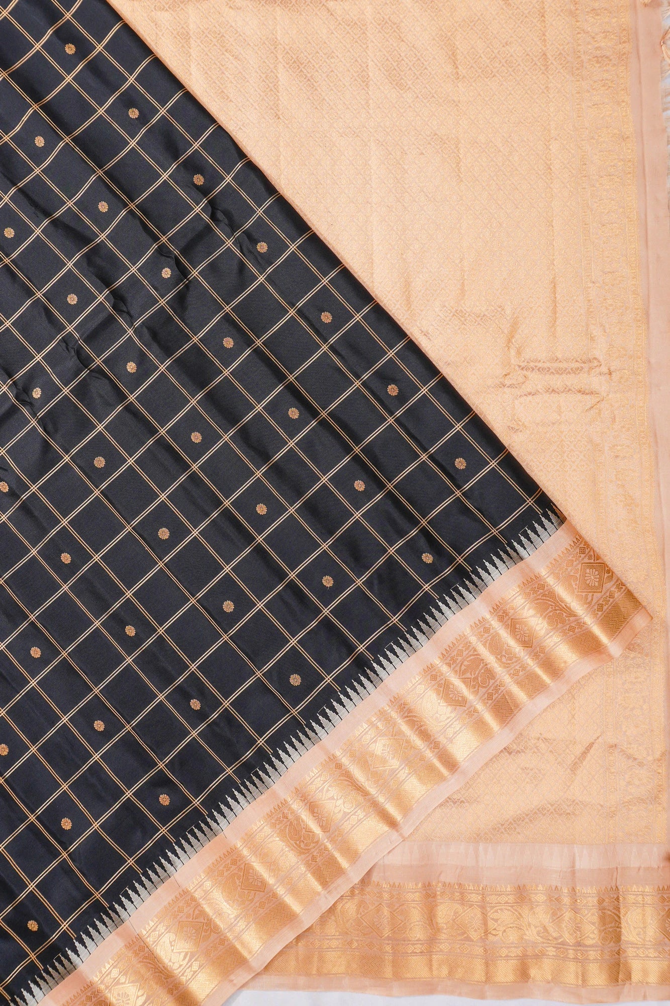 Gadwal Silk Checks And Butta Black Saree