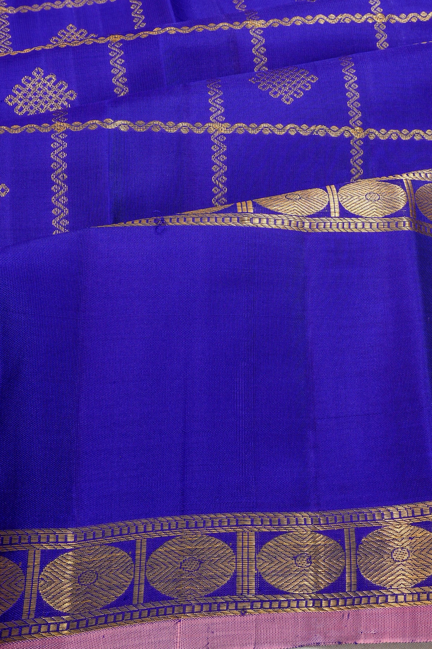 Venkatagiri Silk Checks And Butta Royal Blue Saree With Rettai Pettu Border