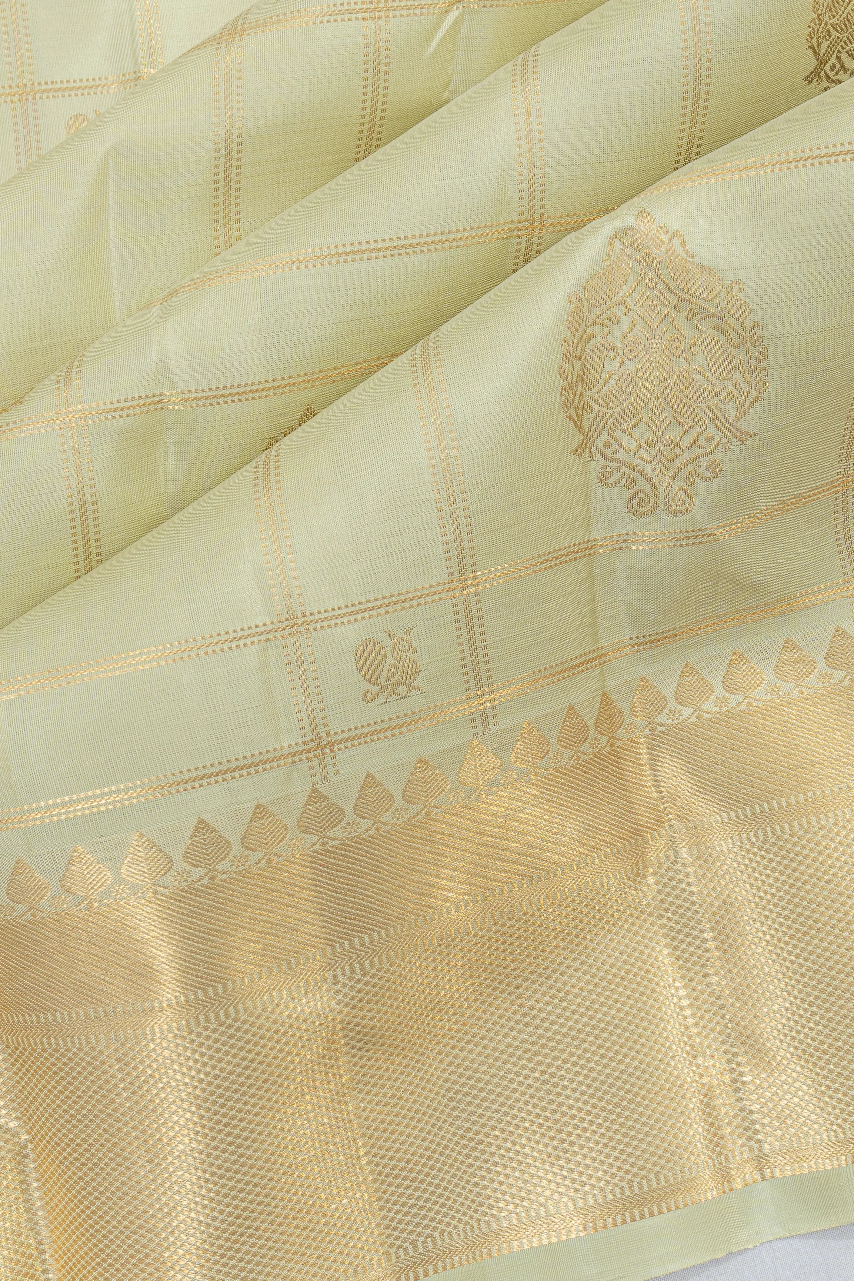 Kanchipuram Silk Lines And Butta Light Green Saree