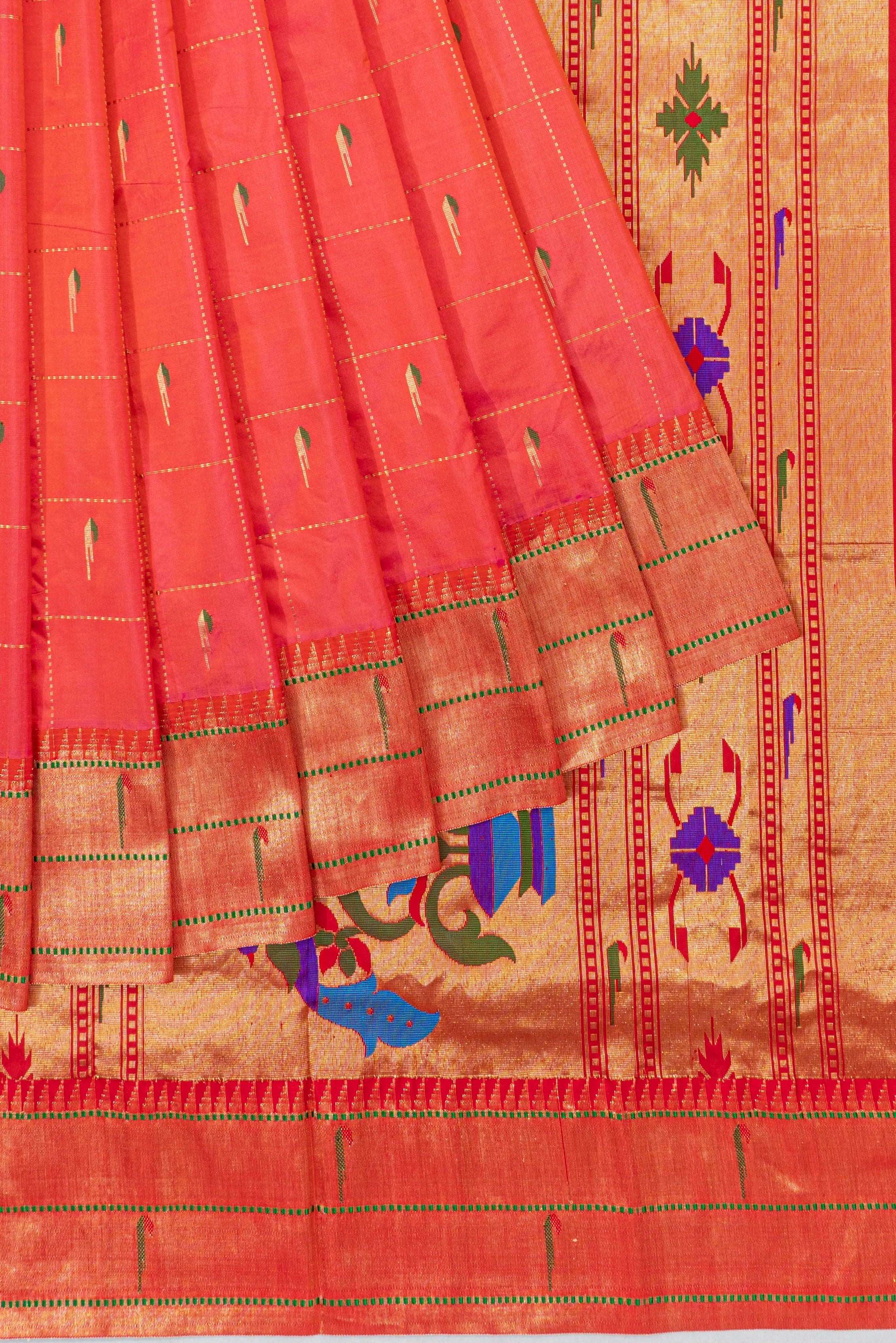 Muniya Silk Checks And Butta Pink Saree